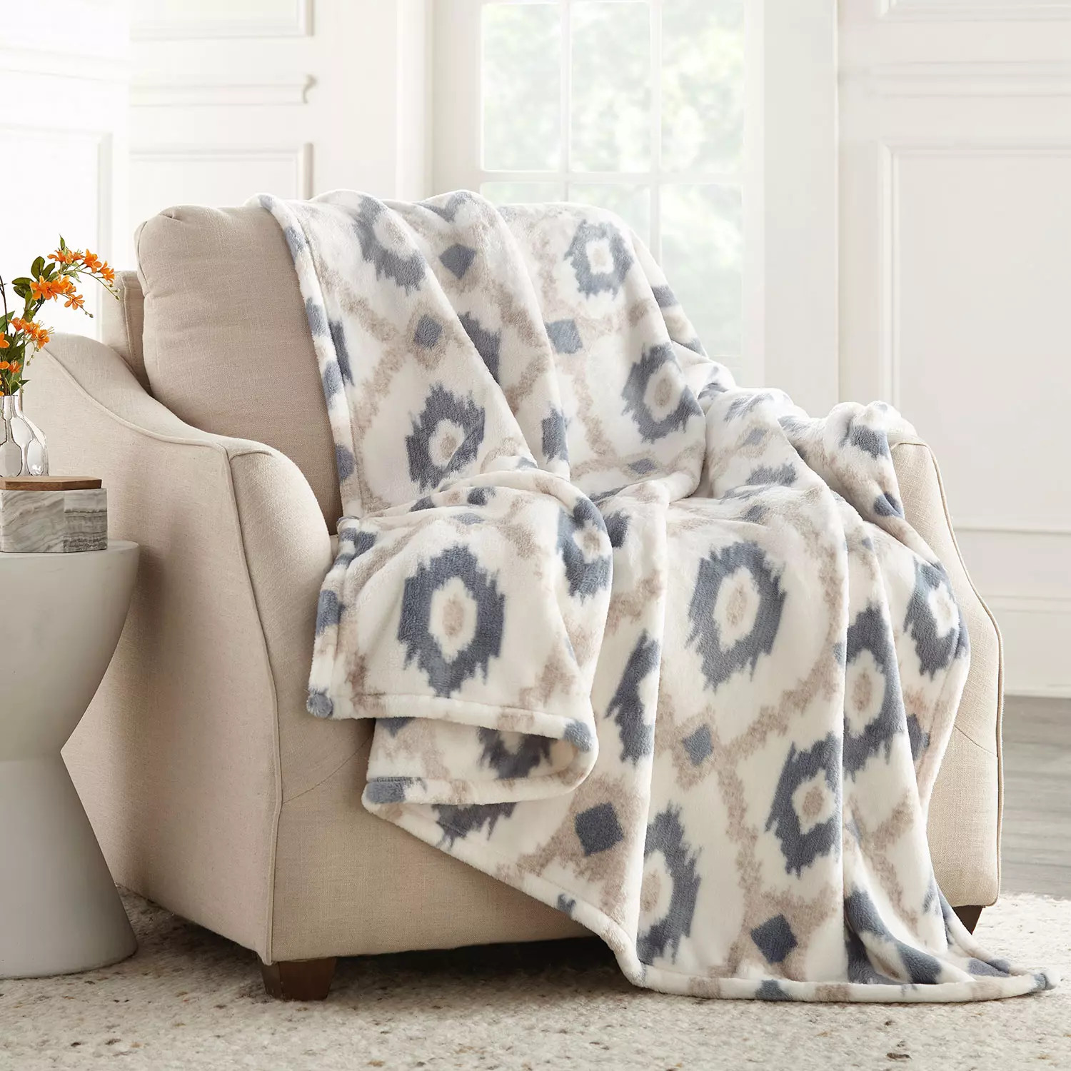 Member's Mark Lounge Throw, 60" x 70" (Assorted Colors) | Sam's Club