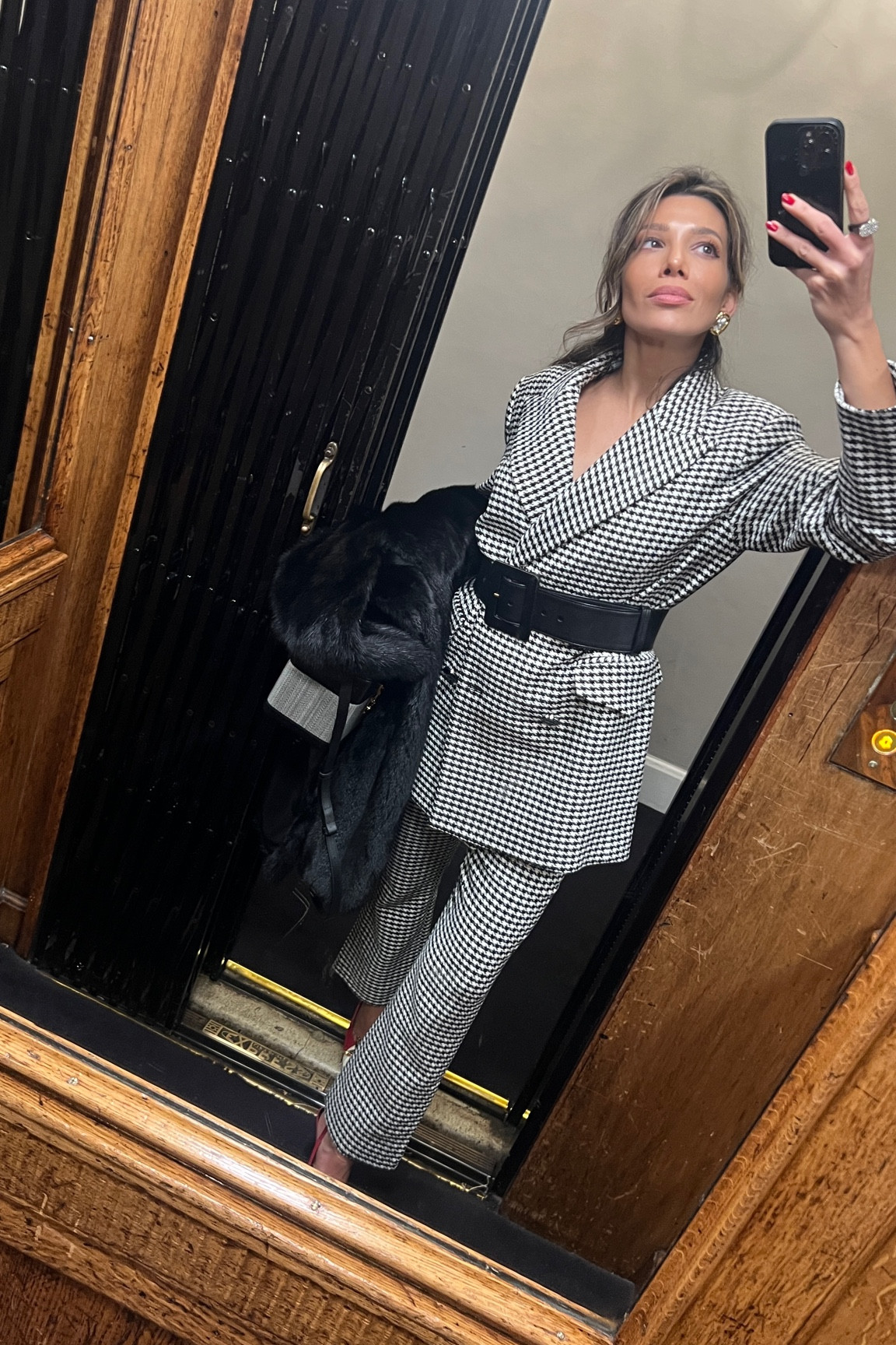 Houndstooth suit 

#LTKparties #LTKHoliday #LTKworkwear