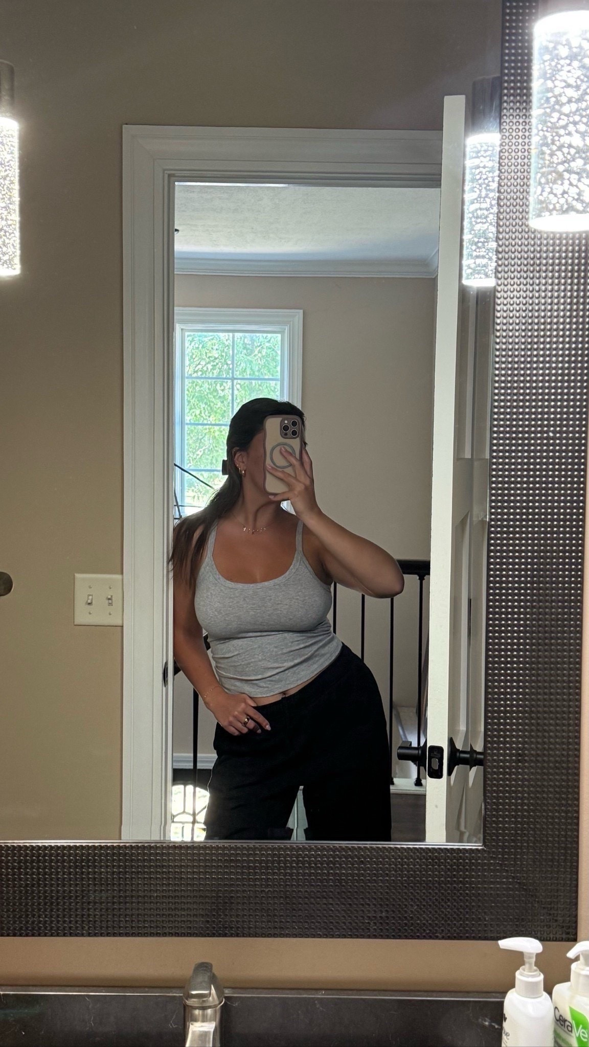 LOVE these aritzia tanks! So comfy & stretchy. Size M 

#LTKootd