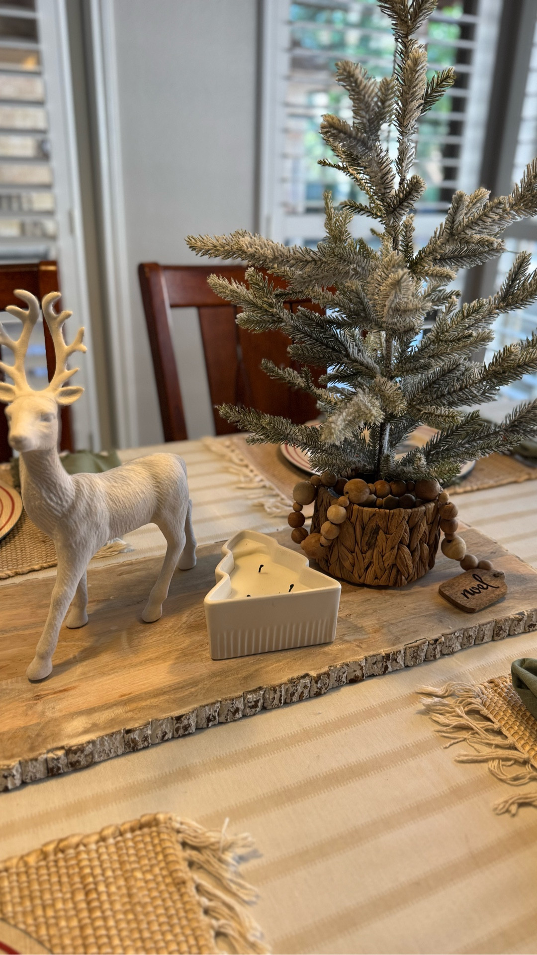 Christmas table decor 🎄 #christmasdecor #christmastable 

#LTKHome #LTKHoliday