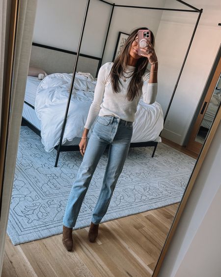 the most classic jeans that just never fail! 💕 these run tts, wearing size 24 


#jeans #favejeans #denim #agolde #classicjeans #winteroutfit 

#LTKstyletip