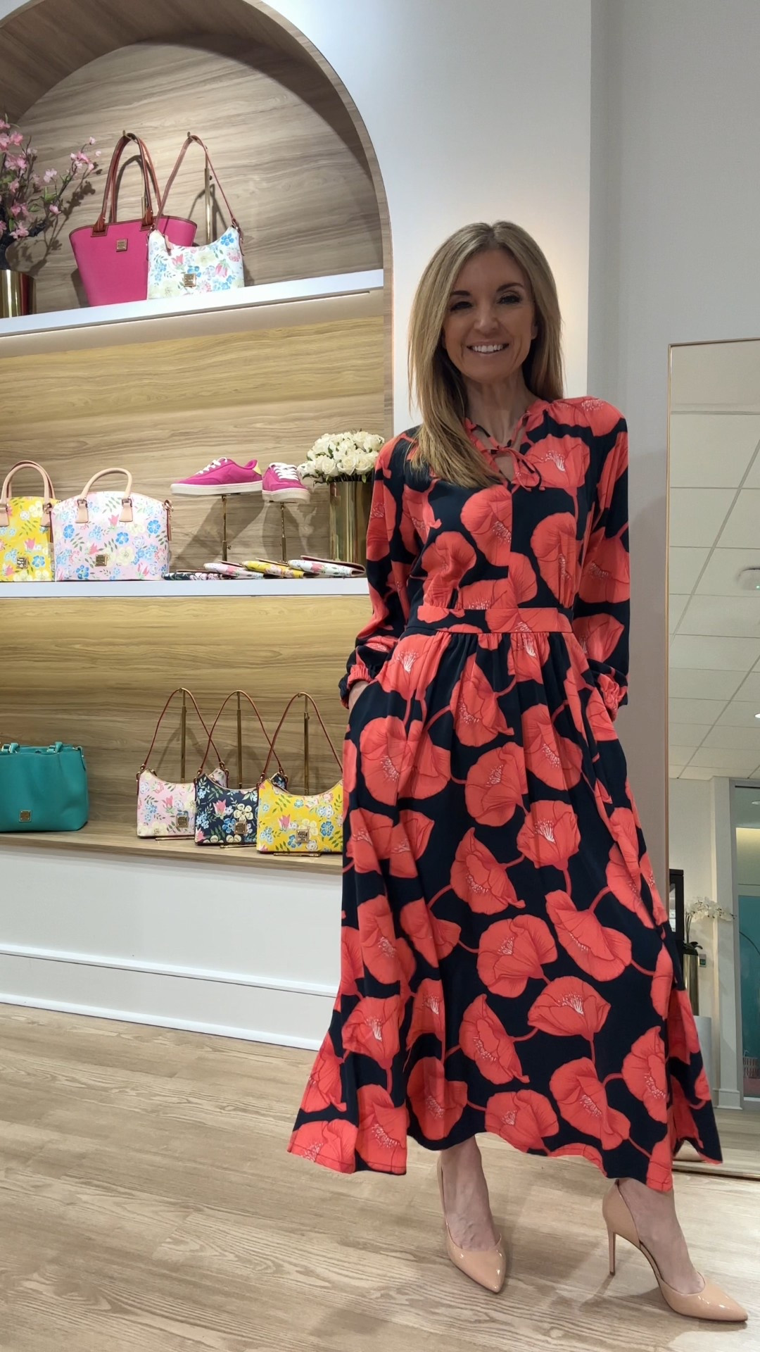 Use code GALPAL for 20% off..
New dress launched today from Carla Rockmore for @QVC ! Flowy, pockets, washable, sleeves..so much to love! Paired here with a new Patricia Nash bag xoxo
Size down in the dress! 