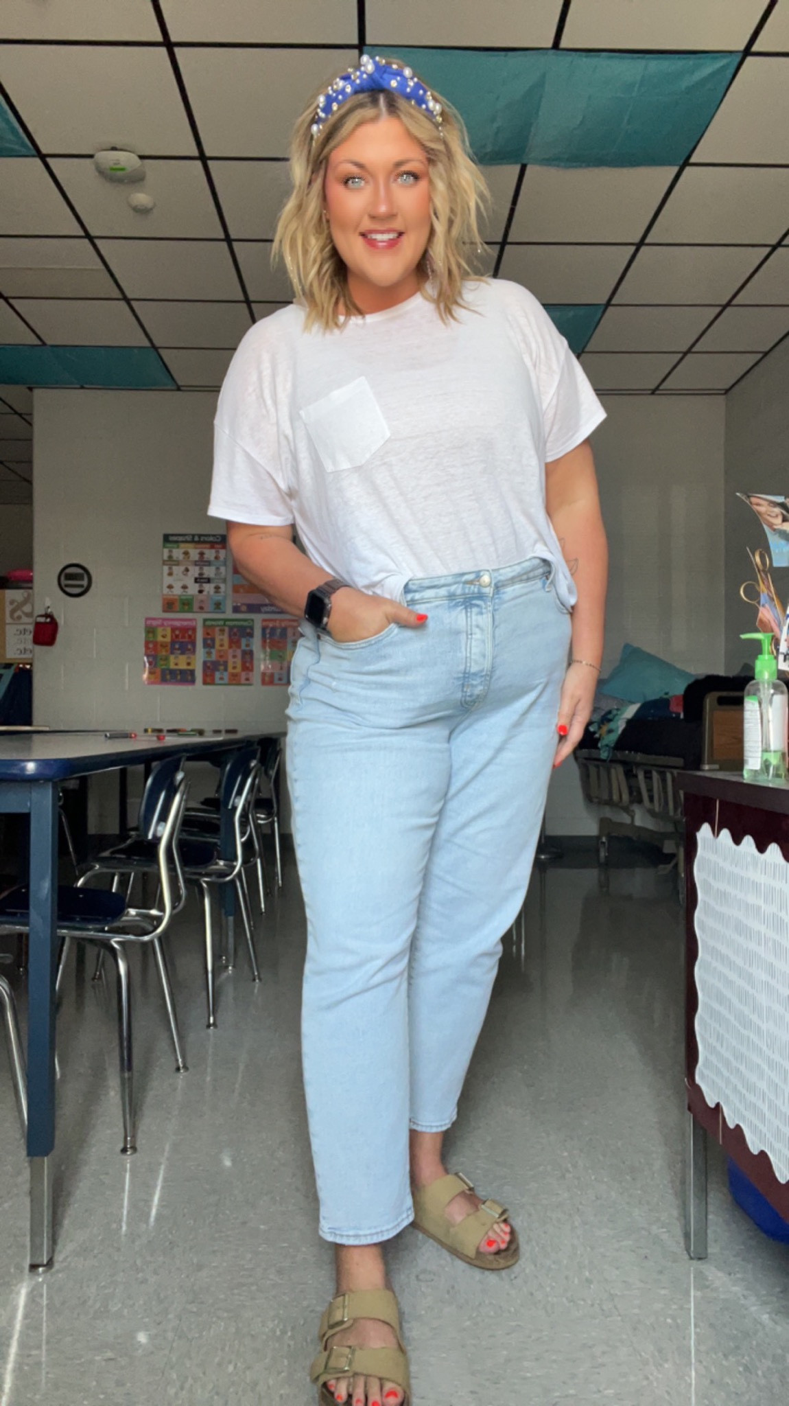 On Friday’s we wear Mom Jeans 👖💙 entire outfit brought to you by, OLD NAVY! #OldNavy #MomJeans #TeacherFit

#LTKBacktoSchool #LTKbeauty #LTKcurves