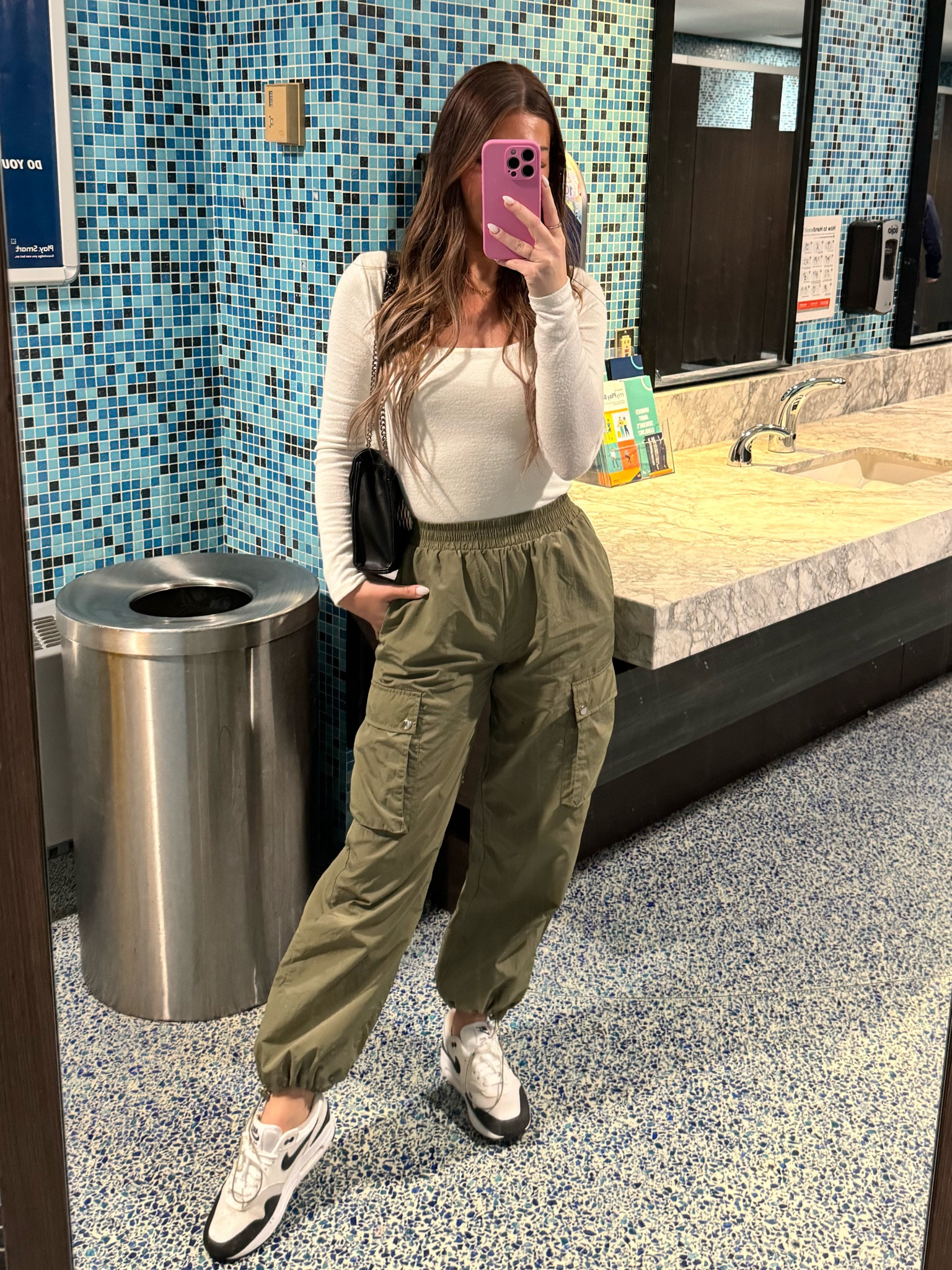 Casual style 
Casual outfit 
Joggers
Abercrombie 


#LTKsalealert #LTKfindsunder50 #LTKSeasonal