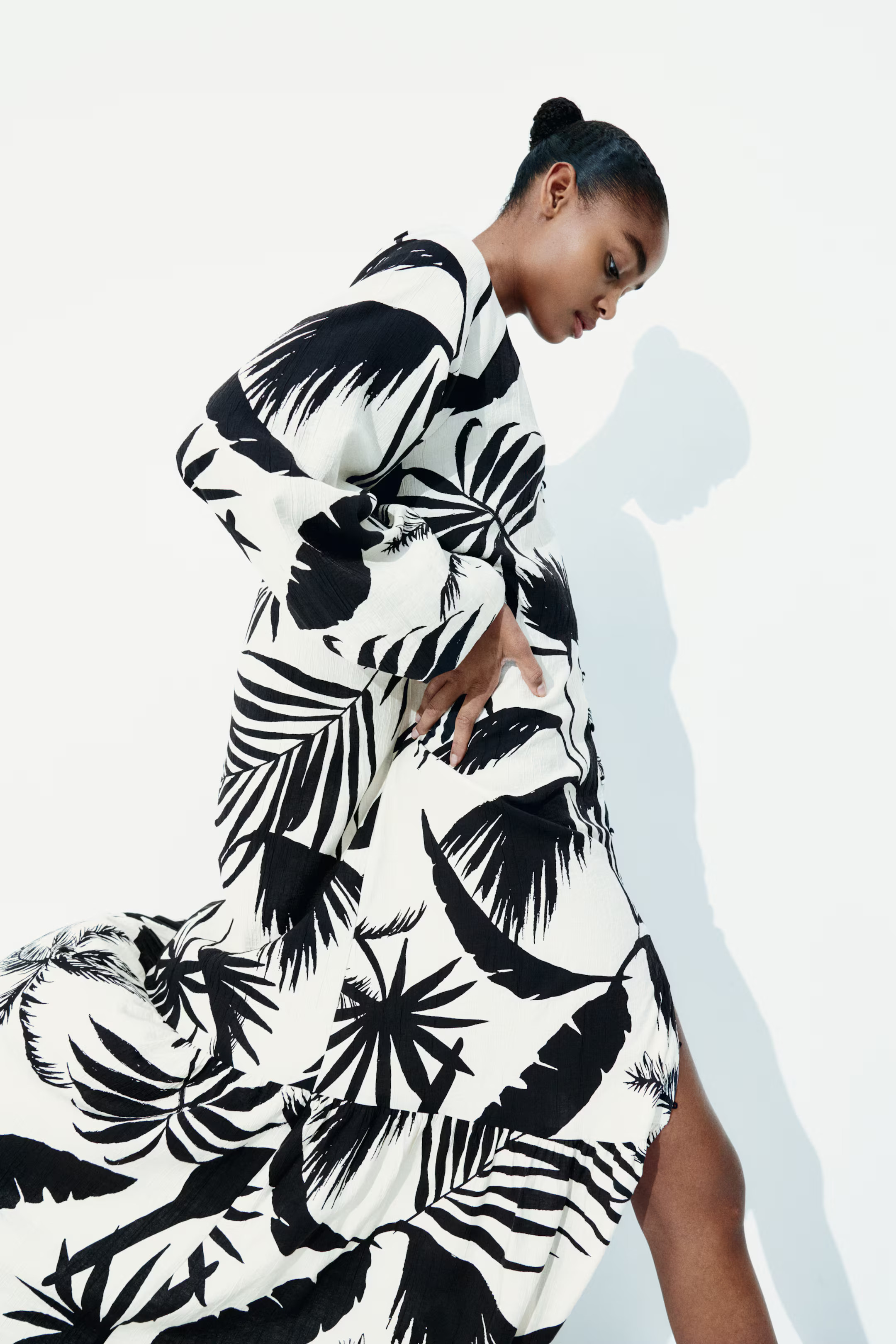 Tie-belt crêpe dress - Dusty pink/Patterned - Ladies | H&M GB | H&M (UK, MY, IN, SG, PH, TW, HK)