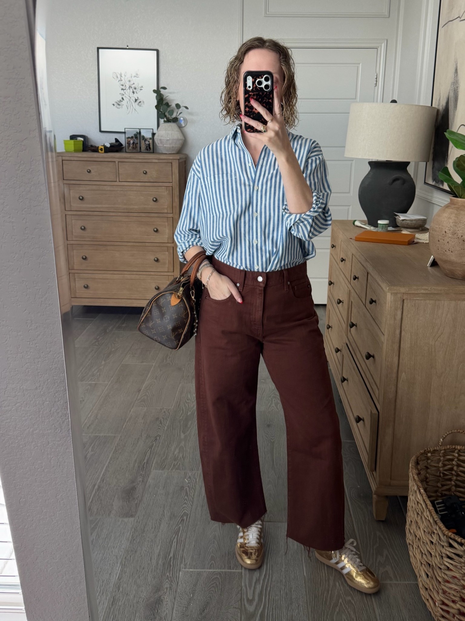 Wearing a 28 in jeans (size down 1-2 sizes)