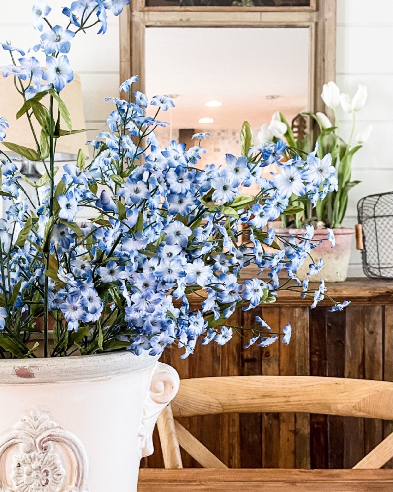 These delphinium faux flowers are so realistic and beautiful. Timeless florals that set a cozy tone. 
#floral #faux #vase #delphinium