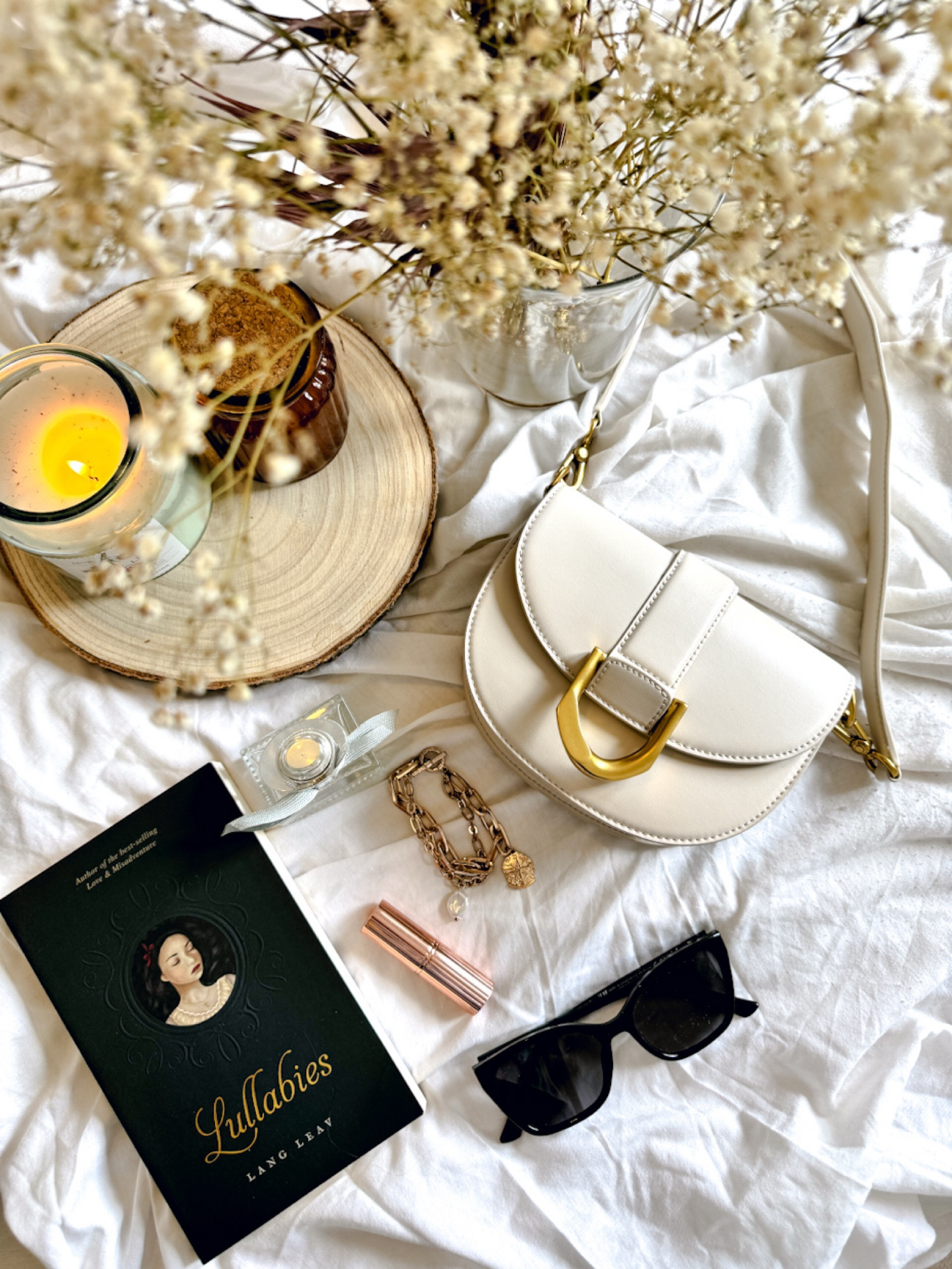 what’s in my bag ? Chloe perfume, a nude lipstick , shades and a bracelet 🥰

#LTKFashionMonth #LTKxBootsBeauty #LTKbag