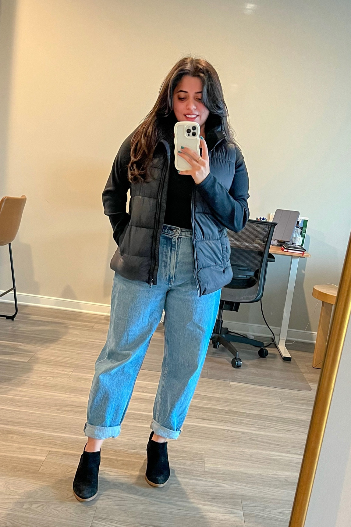 Ootd 
Winter trends, puffer jacket, mom jeans, bodysuit, minimal look 

#LTKfindsunder50 #LTKfindsunder100 #LTKstyletip