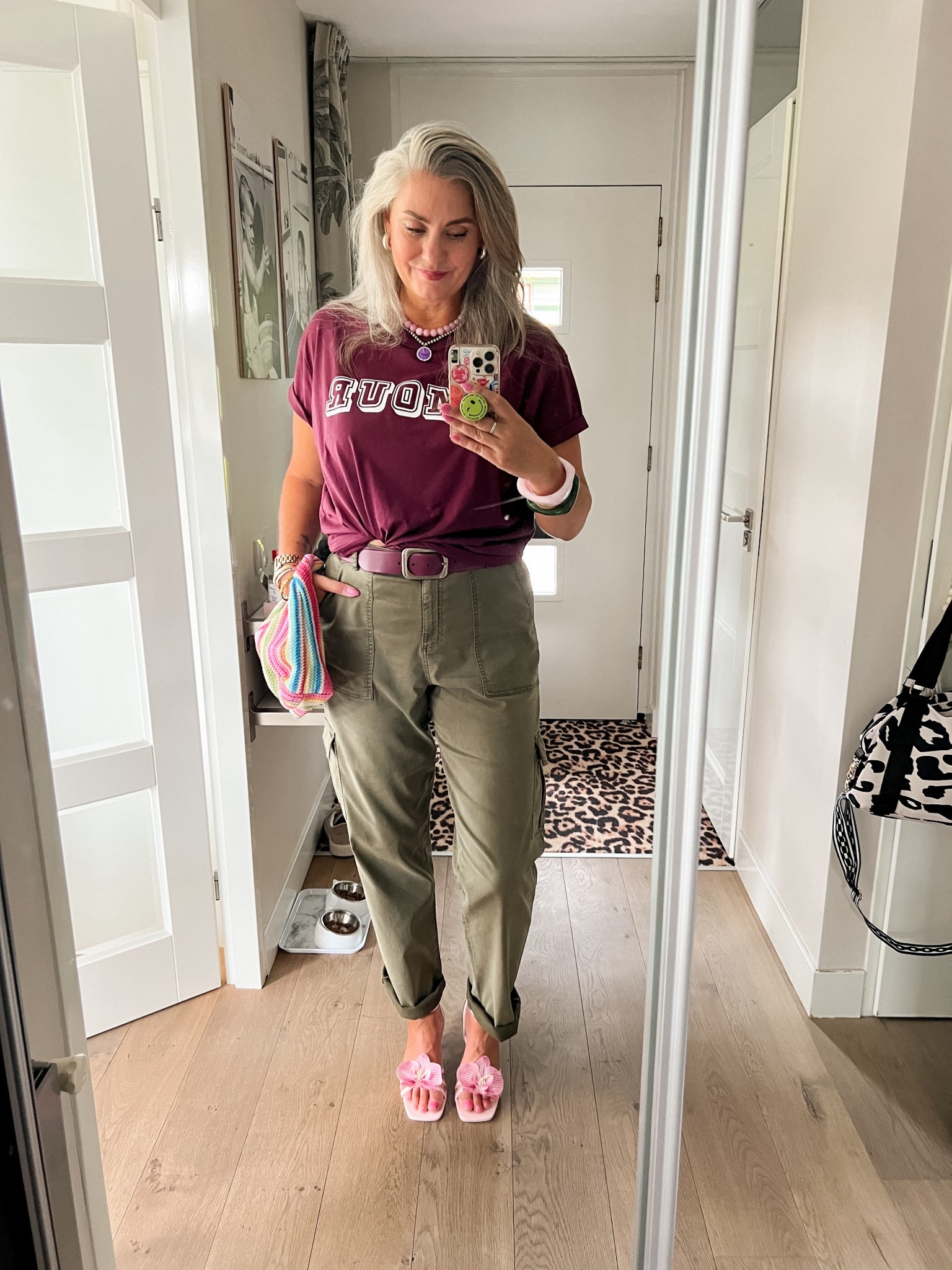 Ootd - Sunday. The comfiest tall cargo trousers (40) paired with a burgundy oversized graphic t-shirt (42), chunky earring and resin bracelets, colorful bag and strappy floral kitten heel sandals (Bershka). 



#LTKnederlands #LTKeurope #LTKsummer