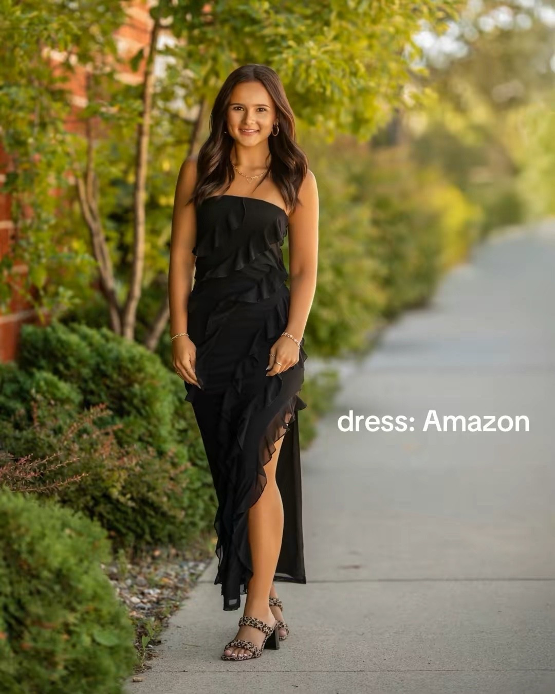 Senior picture outfit inspo, back to school, summer dress 