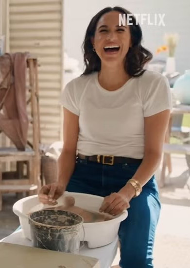 With love Meghan
Meghan Markle
Netflix
Jeans
White t shirt
Casual style
Belt
Celebrity style
Look for less 

#LTKFindsUnder50 #LTKStyleTip #LTKFindsUnder100