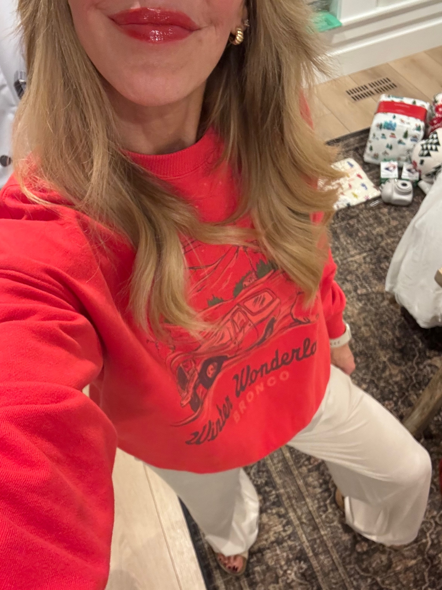 My go-to comfy outfit this holiday season! I love this American Eagle sweatshirt 🥰

#LTKGiftGuide #LTKSeasonal #LTKHoliday
