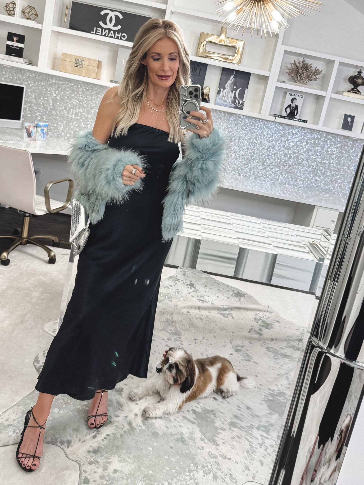 If you’re looking for the perfect date night dress… this is it. 🖤✨

This strapless washable silk dress is honestly perfection — it hugs your curves in all the right places, feels expensive, and gives that effortless “wow” factor without even trying.

It’s the ultimate little black dress you can wear to literally anything… date night, dinner, cocktail party, weddings, you name it.

✔️ Washable silk (YES please)
✔️ Strapless + flattering fit
✔️ Comes in 5 colors
✔️ Such a reasonable price
✔️ Runs true to size

I’m wearing an XS and it fits like a dream.

This one is an absolute closet staple. 🔥



#LTKootd #LTKOver40 #LTKValentine