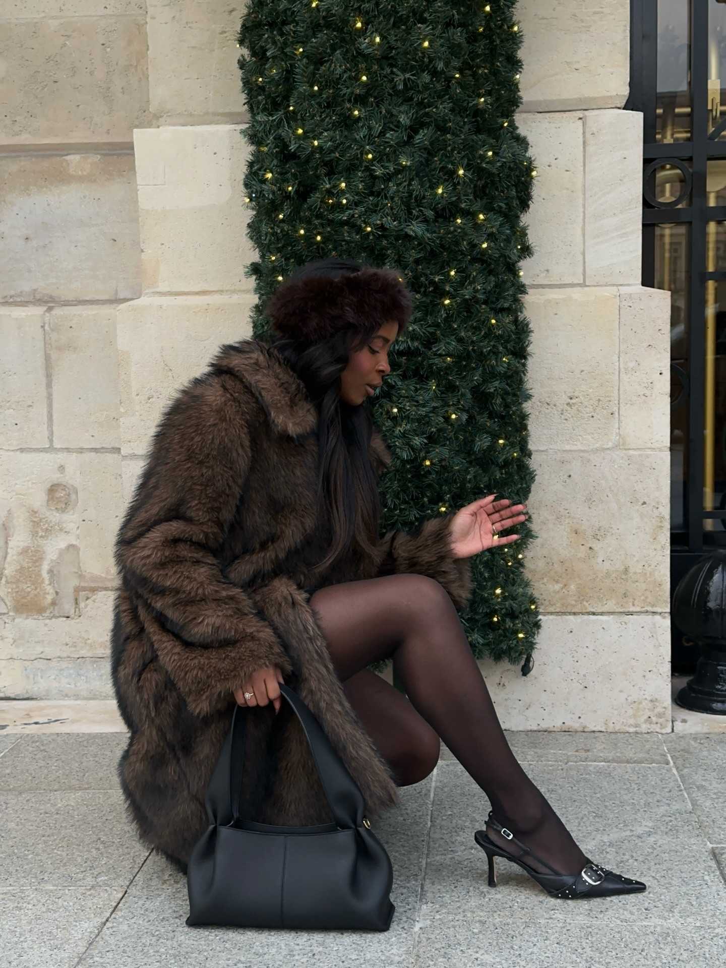 bundled up 🤎❄️🧸

a • d | @windsorstore 

#winterinparis #lestyleàlafrançaise #parisianamour #winteroutfits #windsorambassador