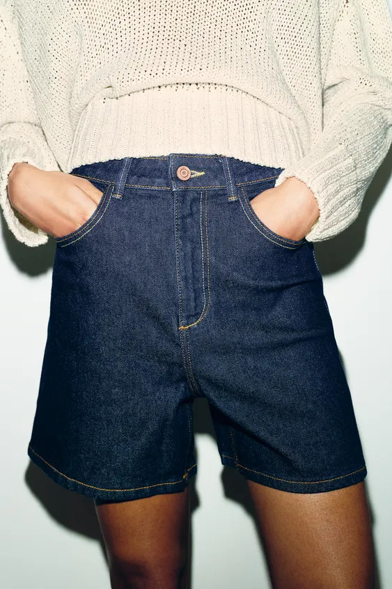 HIGH-WAIST - MOM FIT - COMFORTHigh-waist shorts with five pockets and a zip fly and button fasten... | Zara UK
