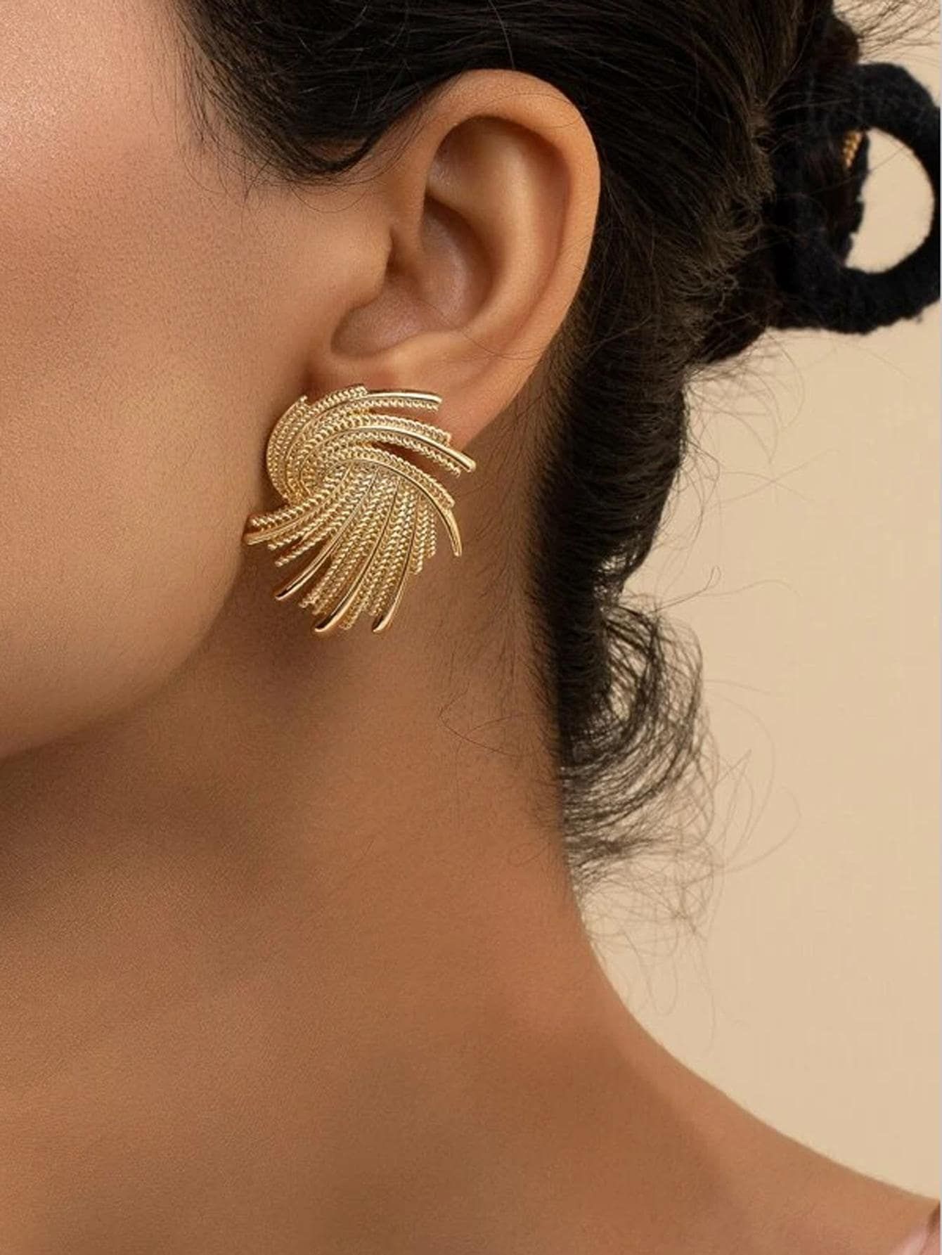 1pair Women's Geometric Irregular Twisted Earrings With Swirl Design, French Vintage Asymmetric E... | SHEIN