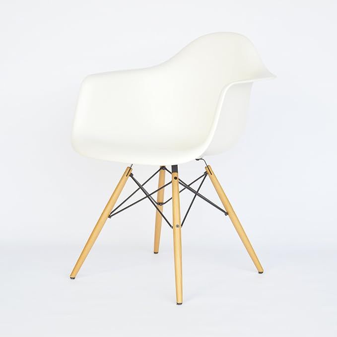 Vitra - Eames Plastic Armchair DAW (H 43 cm), Ahorn gelblich/weiß, Filzgleiter weiß (Hartboden) | Amazon (DE)