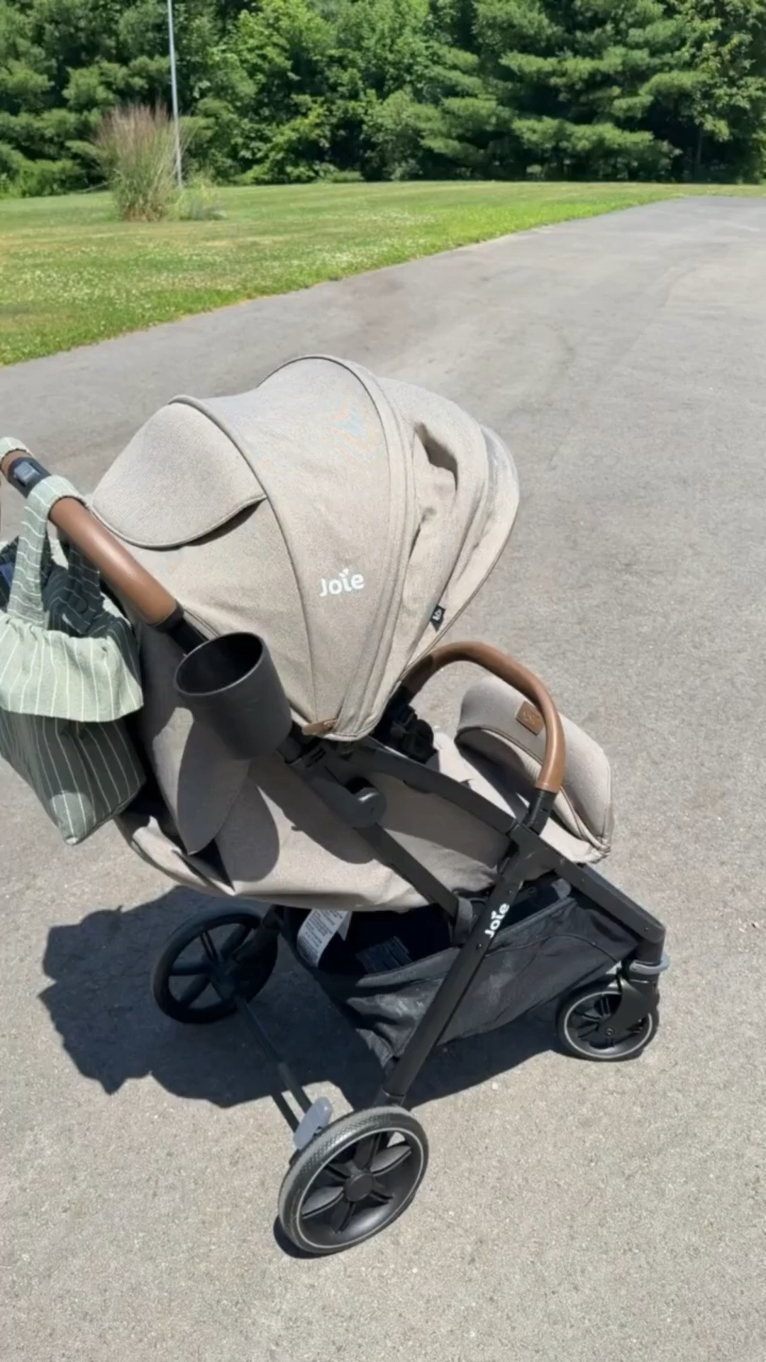 This little hand made stroller diaper bag is adorable! 😍 I love that it is so spacious inside and easy to attach 👏🏼

#stroller #diaperbag #strollerstorage #momlife

#LTKBaby #LTKTravel #LTKBump