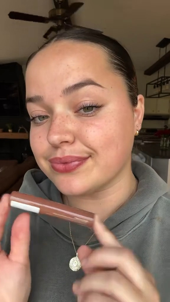 Lips that pop and stay hydrated 🌿 loving Palladio Lip Stain for a flawless finish #ltkfinds #longlastinglips #beautyfavorites

#LTKBeauty #LTKGiftGuide