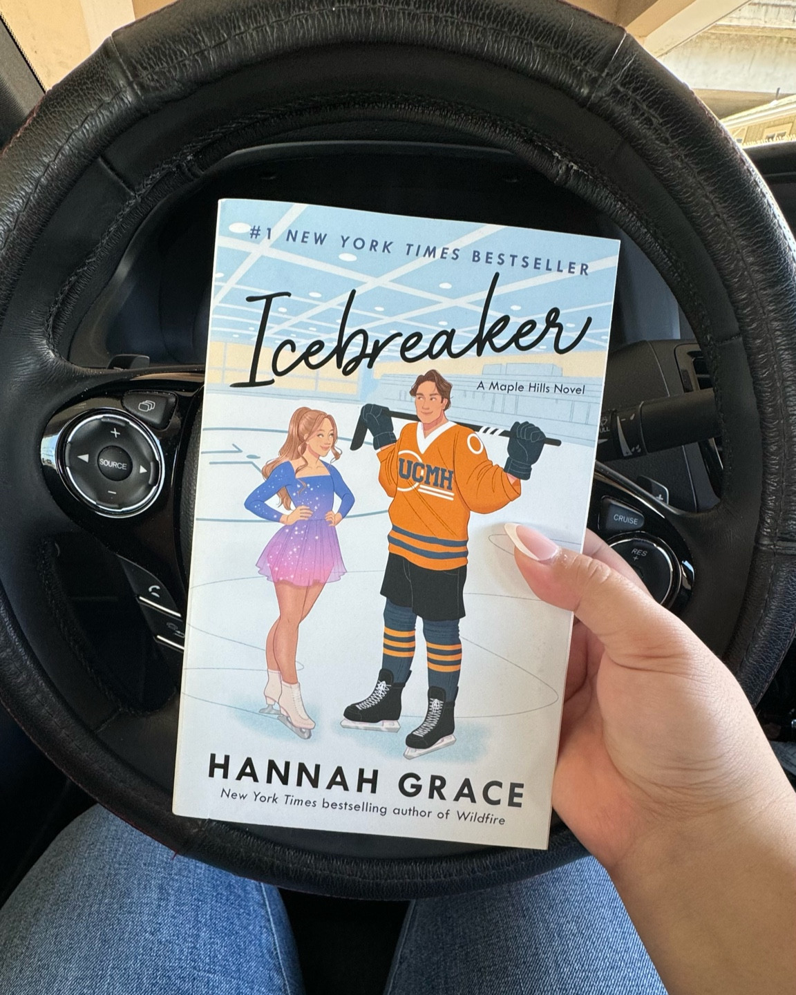 🌟🌟🌟🌟 for #icebreaker by @hannahgraceauthor. I liked this book — it was cute, quick, and incredibly spicy. 🥵 I was ready to rate it three stars because of some things I didn’t like, but I really enjoyed the ending, and that’s what bumped the rating for me. I’m looking forward to reading Wildfire in the future. 🙃