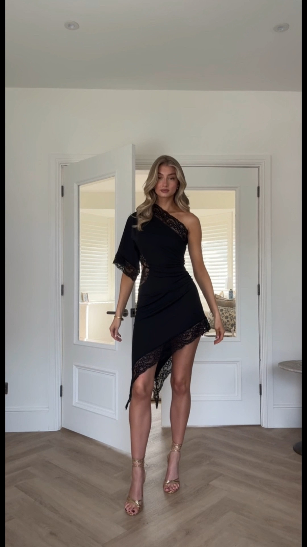 Zara new in dress! 🖤 I’m wearing a Small for reference 