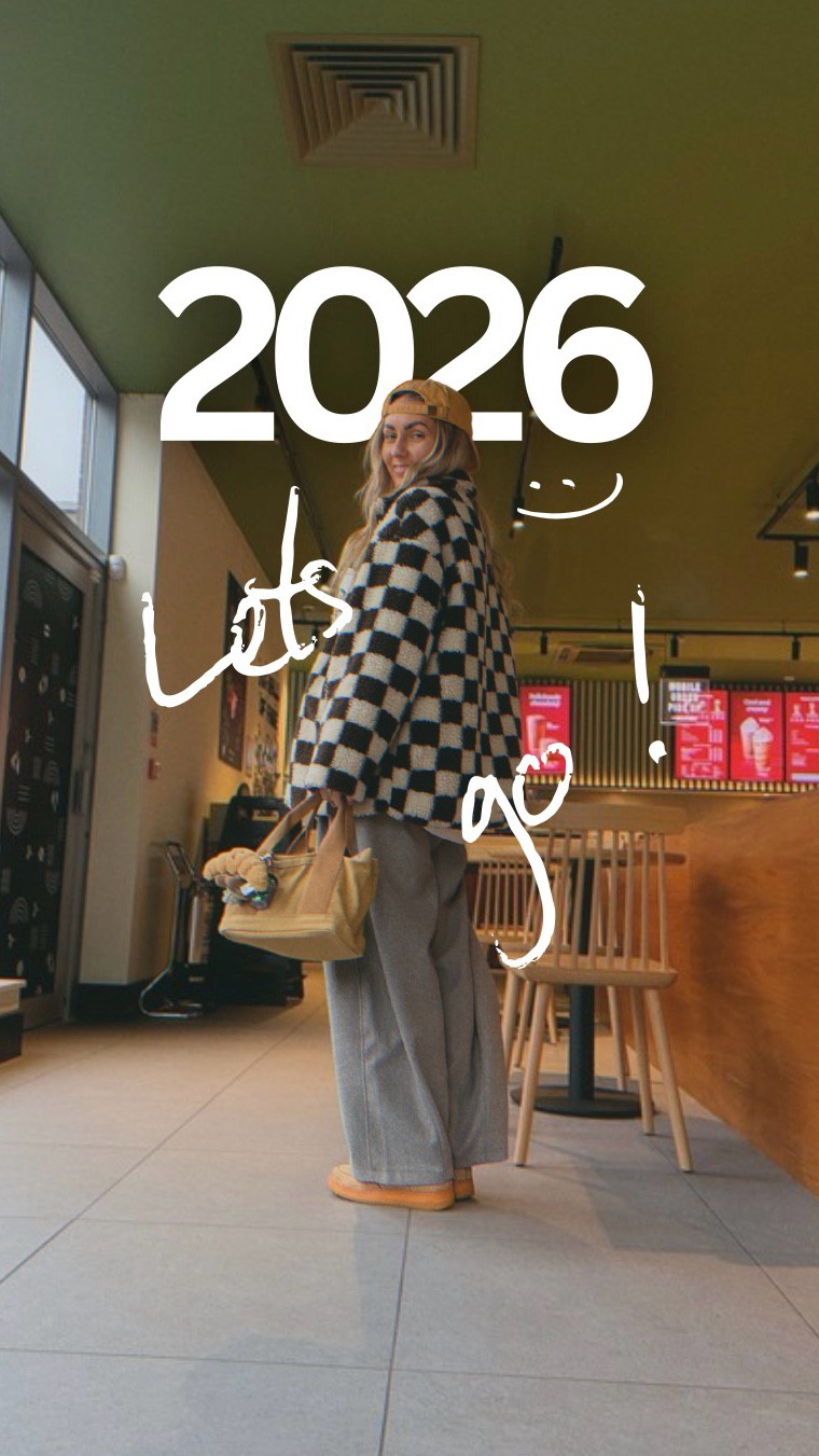It’s the £55 checkerboard fleece for me !! ✨🏁 @thestyleattic 

Not sure why I did that weird ass courtesy at the end but whatever Trevor 😂✨🤙🏽 

OUTFIT DEETS ! 
I’m a uk 10, 5’7 
Loving an oversized fit !
( All link in Dec / Jan highlights ) 

Checkerboard chocolate fleece £55 @thestyleattic one size ( also comes in gorge order cols ! I’m going orange next 😛 )

Grey wool look barrel trousers £30 @bershka @asos been sold out for a while 😭 but hopefully coming back in ! Wearing size M

Mustard sunshine cap £28 @oliveandfrank 

Old @nike but @vans have some I’ve actually just bought ! £85 or m&m have them currently at £40 ! All linked in Jan highlights 

Grey jumper @primark old but run them all the time , wearing size XL 

Oversized tee is @thingsyoureallylike I’m wearing size S 

Coffee is chai tea latte , vanilla syrup , soya milk 🥛 no water à la @starbucksuk ✨🥤

Have the best 2026 girlies !!! Xxxxx

#mumstyle #mumoutfit #streetstyle #winteroutfitideas