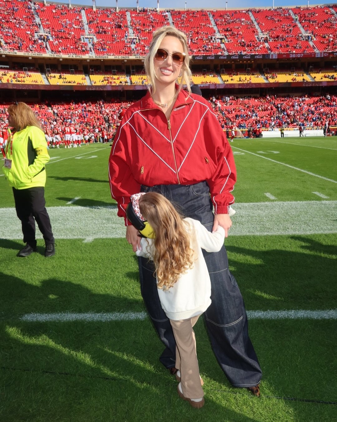 Sideline chaos🤣❤️

#LTKdayinmylife #LTKootd #LTKmomlife