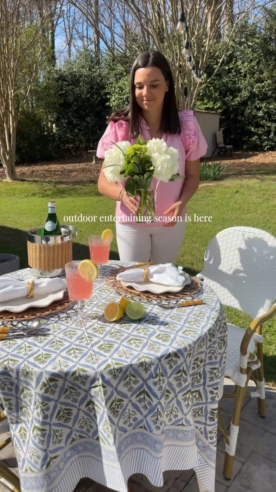#ad outdoor entertaining tablescape! All products are from @Wayfair! #wishyouwerehere #outdoor #wayfair #wayfairpartner
