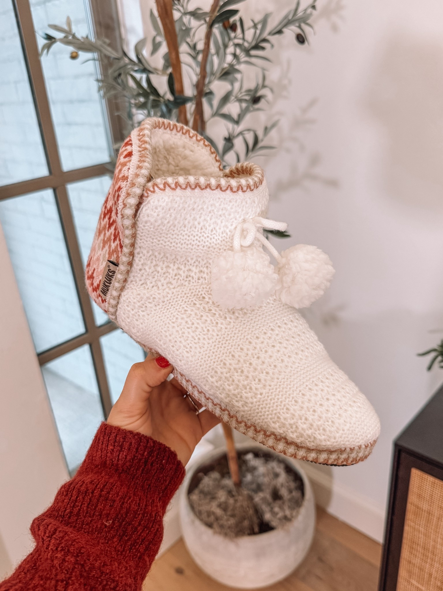Comfy slipper booties on major deal! 

#LTKSeasonal #LTKSaleAlert #LTKCyberWeek