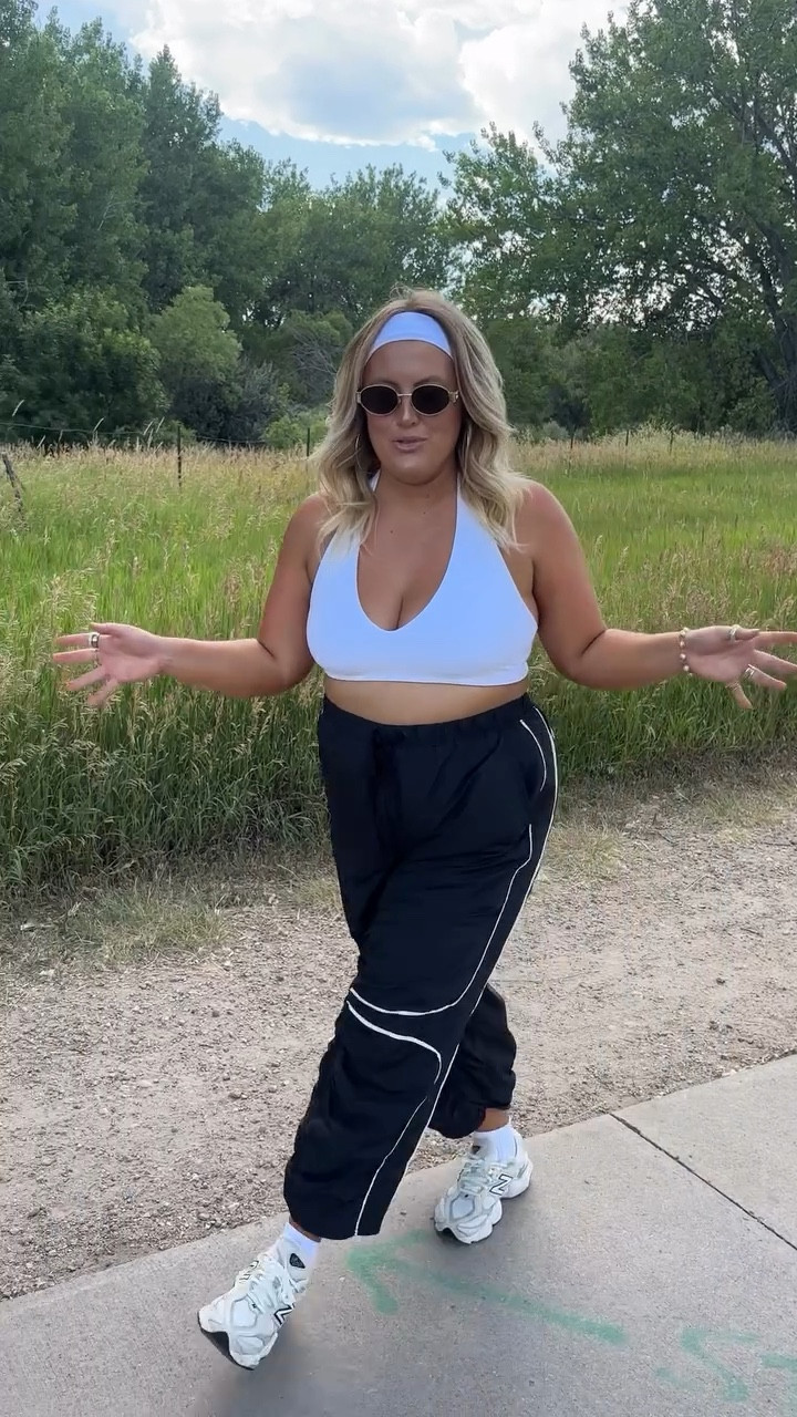 comment “walk” & I’ll dm you my outfit links ♥️♥️ #ootd #outfitideas #outfitinspo #sizexl #fpmovementpartner