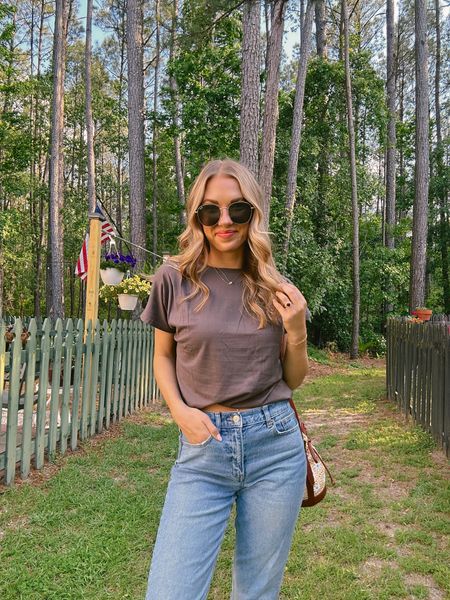 This Amazon t-shirt is a simple, affordable outfit choice! Available in many colors, & it costs less than $20!

Spring Outfit
Memorial Day Outfit
Summer Outfit
Travel Outfit
Moreewithmo

#LTKWorkwear #LTKSeasonal #LTKFindsUnder50