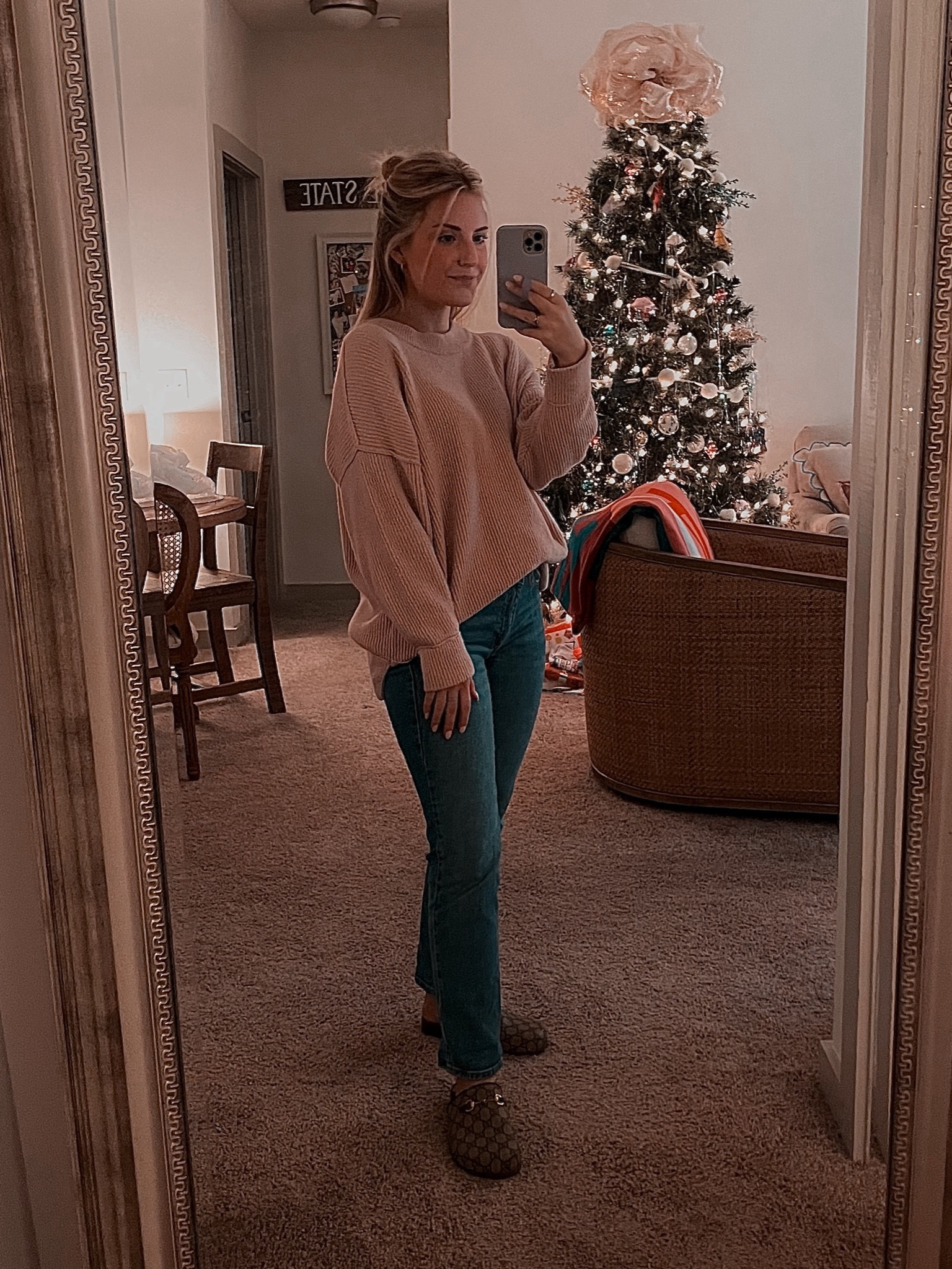 cozy Saturday 🎄

sweater: size small (old aerie, but sharing similars)
jeans: size 00, medium wash
shoes: size 6

#LTKshoecrush #LTKSeasonal