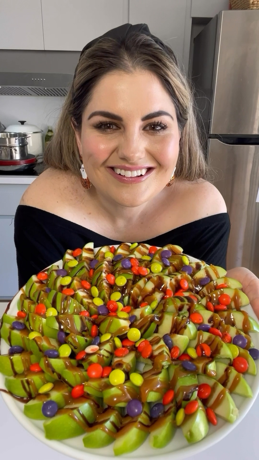 ONLY 3-4 INGREDIENTS 🍎🍂CARAMEL APPLE NACHOS. The easiest little Fall or Halloween treat! 

Just slice up some apples, drizzle with caramel and / or chocolate sauce, then add Halloween M&M’s. So cute, SO easy, an and fun dessert for a Fall or Halloween party! 👻🧡

#LTKfoodie #LTKmomlife #LTKSeasonal