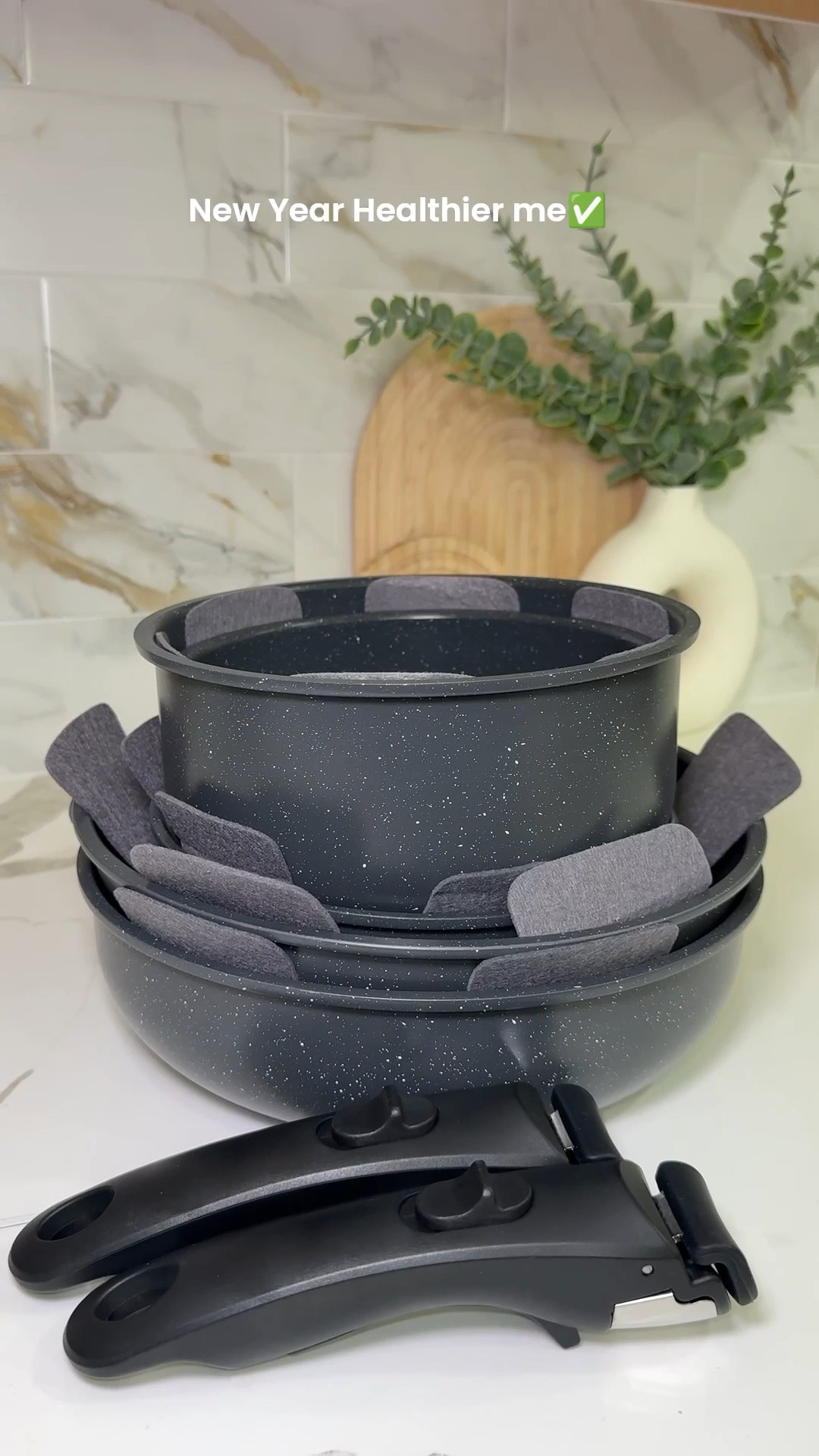 If your health is a priority in 2026 start by replacing your pots and pans for healthier cooking! #soday #detachablehandles #potsandpans #2026 #2026goals #healthyliving

#LTKFindsUnder50 #LTKHome #LTKfitnessgoals
