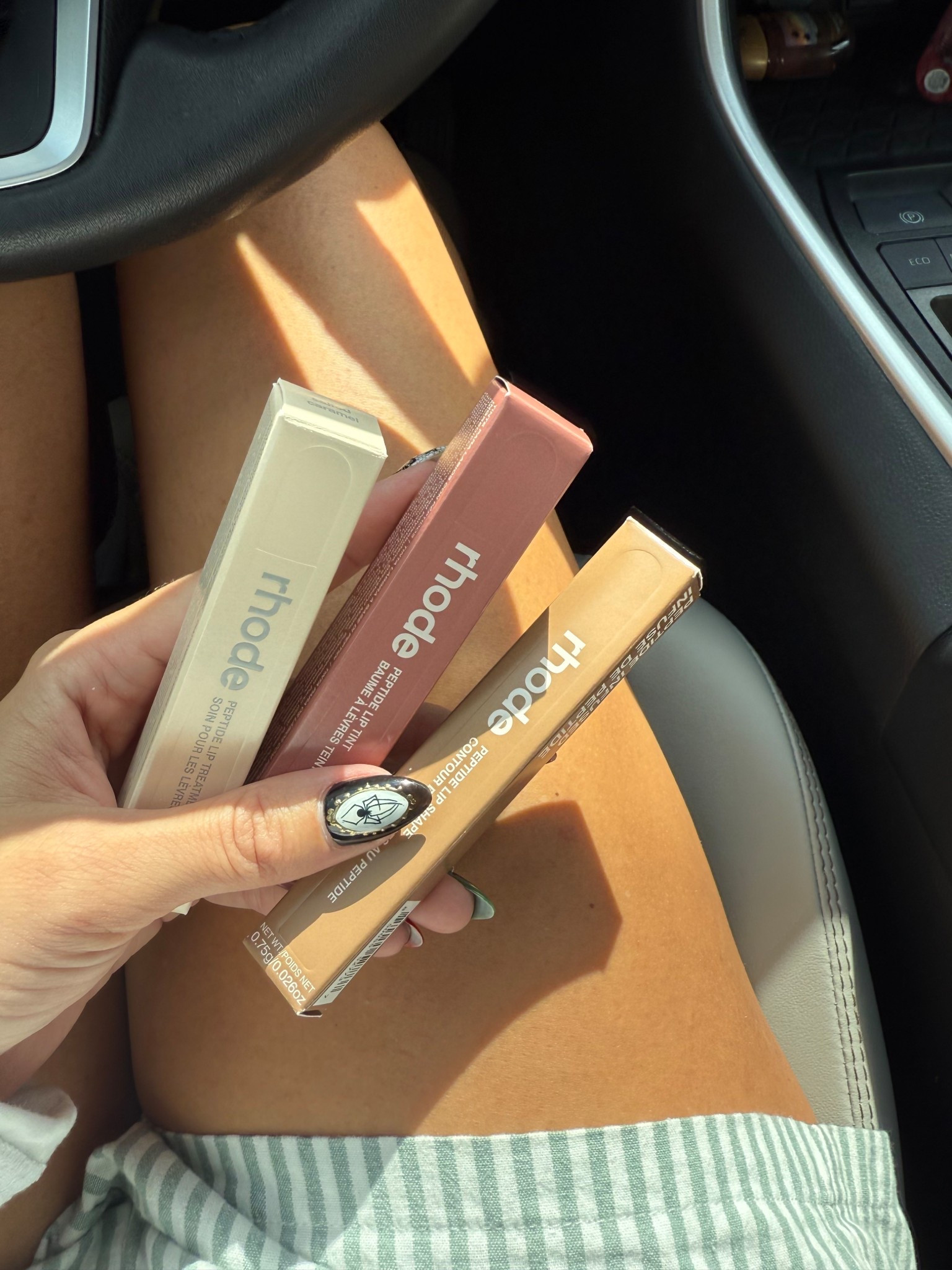 My favorite fall Rhode lip combos
The salted caramel peptide
Toast tinted peptide
And lunge lip shape 