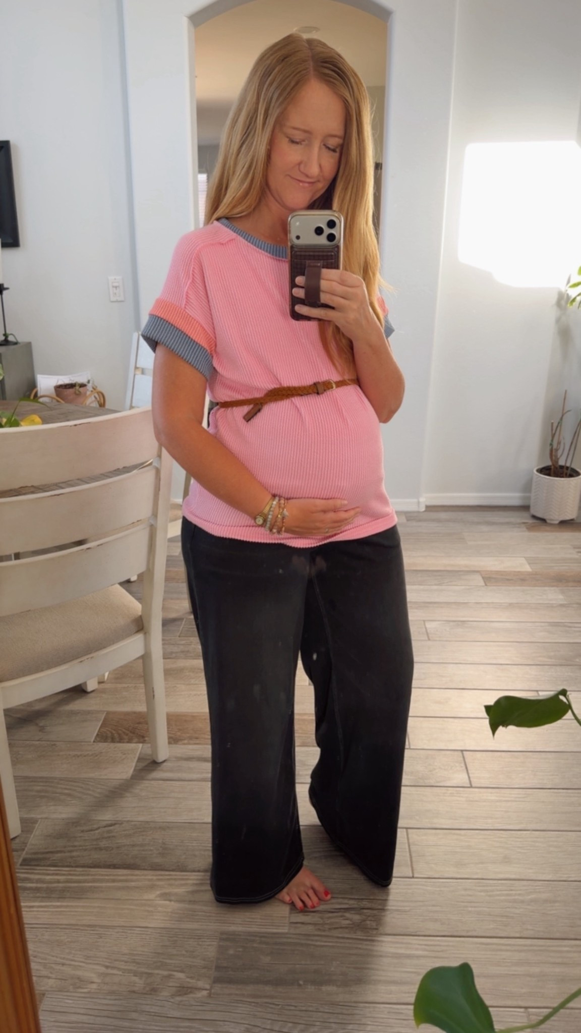 top is a size medium and the coziest thing ever!!! 

#LTKBump #LTKMidsize #LTKmomlife