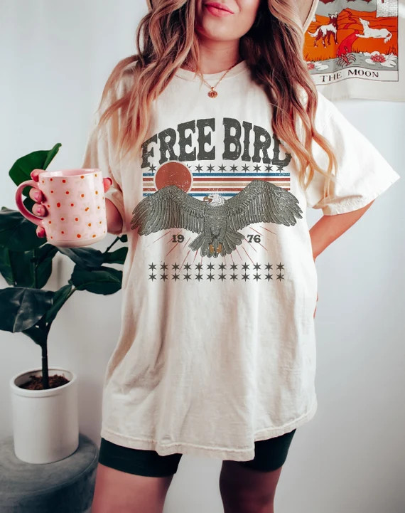 Free Bird Tee, Boho Graphic Tee, Retro Tee, Size Up for Oversized T-Shirt, Vintage Inspired  Tee,... | Etsy (US)