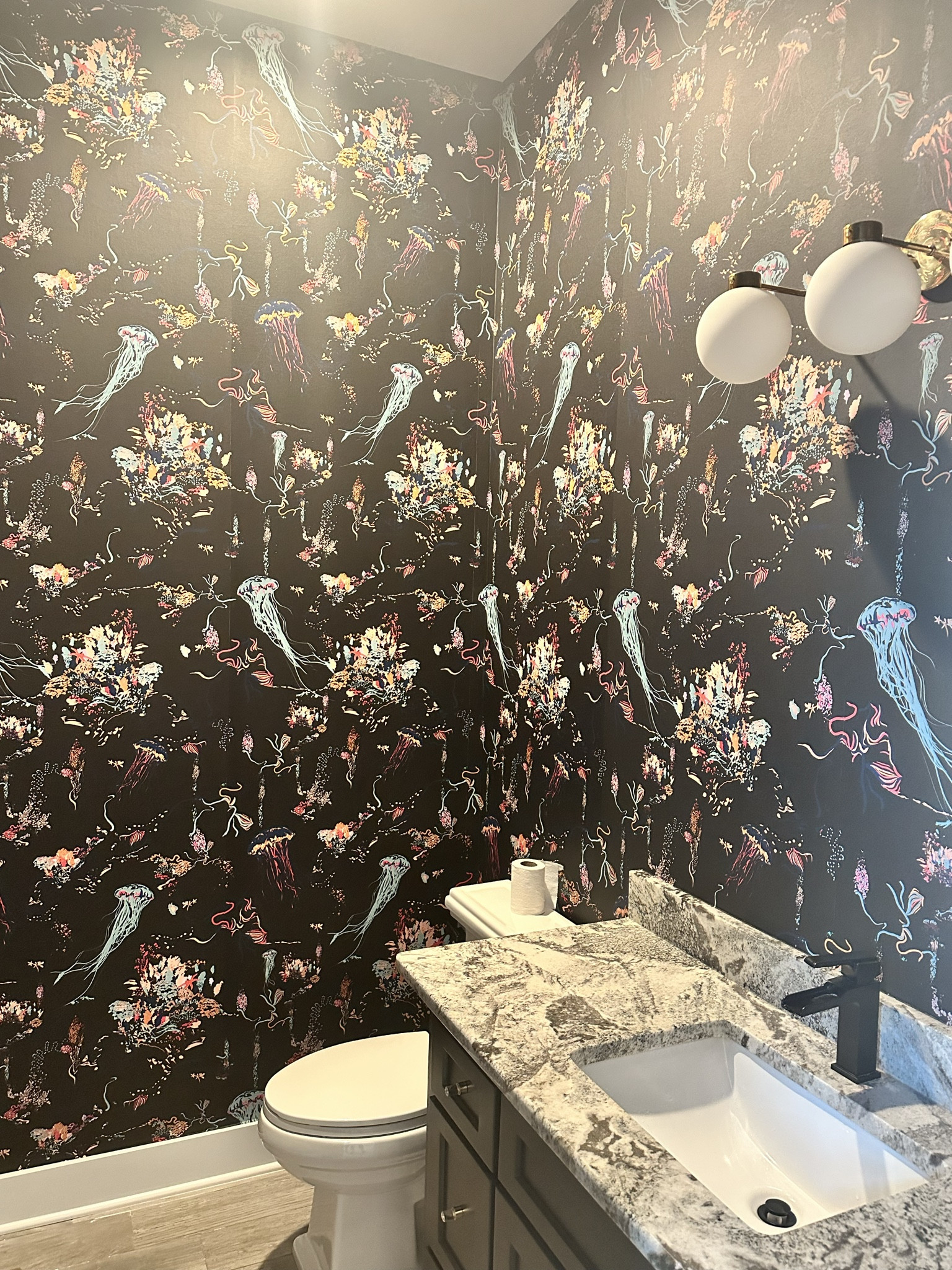 Final Sale on this epic wallpaper! $100 off per roll!!

#LTKhome #LTKsalealert