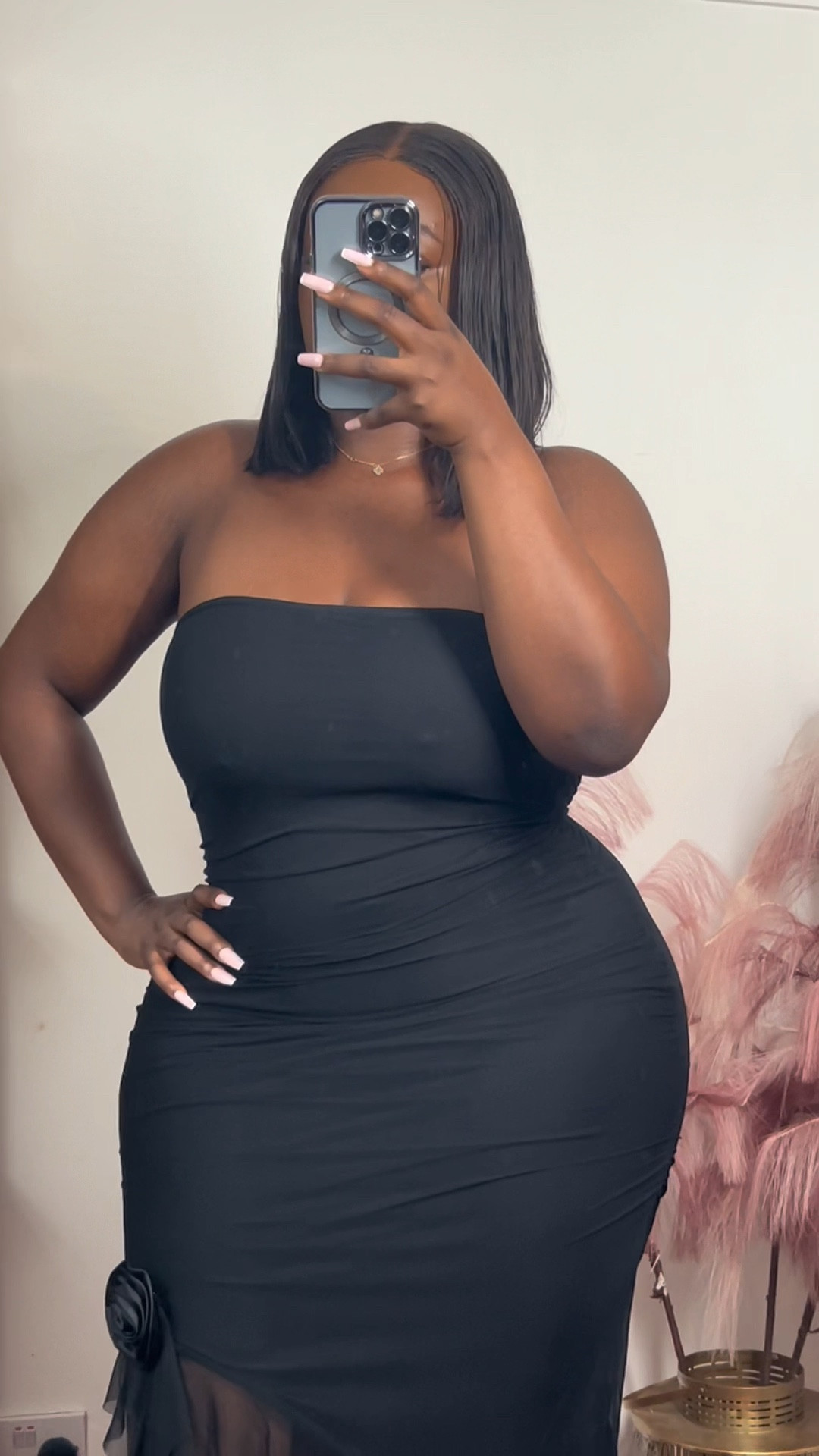 @boohoo does it again! This has to be my favourite dress from boohoo I'm in love with the flower detail!


#boohoohaul #boohooplus #boohoopartner #boohoobabes #plussizefashion #Uksize16 #boohooplussizeclothing #boohooplussizetryon

#LTKunder100 #LTKcurves #LTKFind