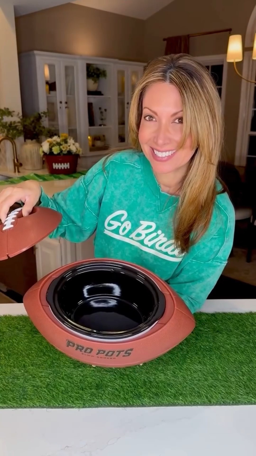 Football Pizza Dip 🍕 | 3 Ingredients This creamy pizza dip combines all your favorite pizza flavors into one easy, shareable game day snack—and it disappears fast. Family- and neighbor-approved every time.

I couldn’t resist serving it in this awesome football crockpot, so I doubled the recipe for the video. Perfect for the Big Game, playoffs, or any cozy crowd-feeding moment.

Ingredients
• 1 cream cheese block
• 1 can cream of mushroom soup
• Shredded deli pepperoni- I always use Hormel, it seems to be the best for flavor. 

Directions
Add everything to the crockpot, set on low, melt and stir until creamy. Let flavors combine. Serve warm with Italian bread.


#LTKstorytime #LTKfoodie #LTKHome