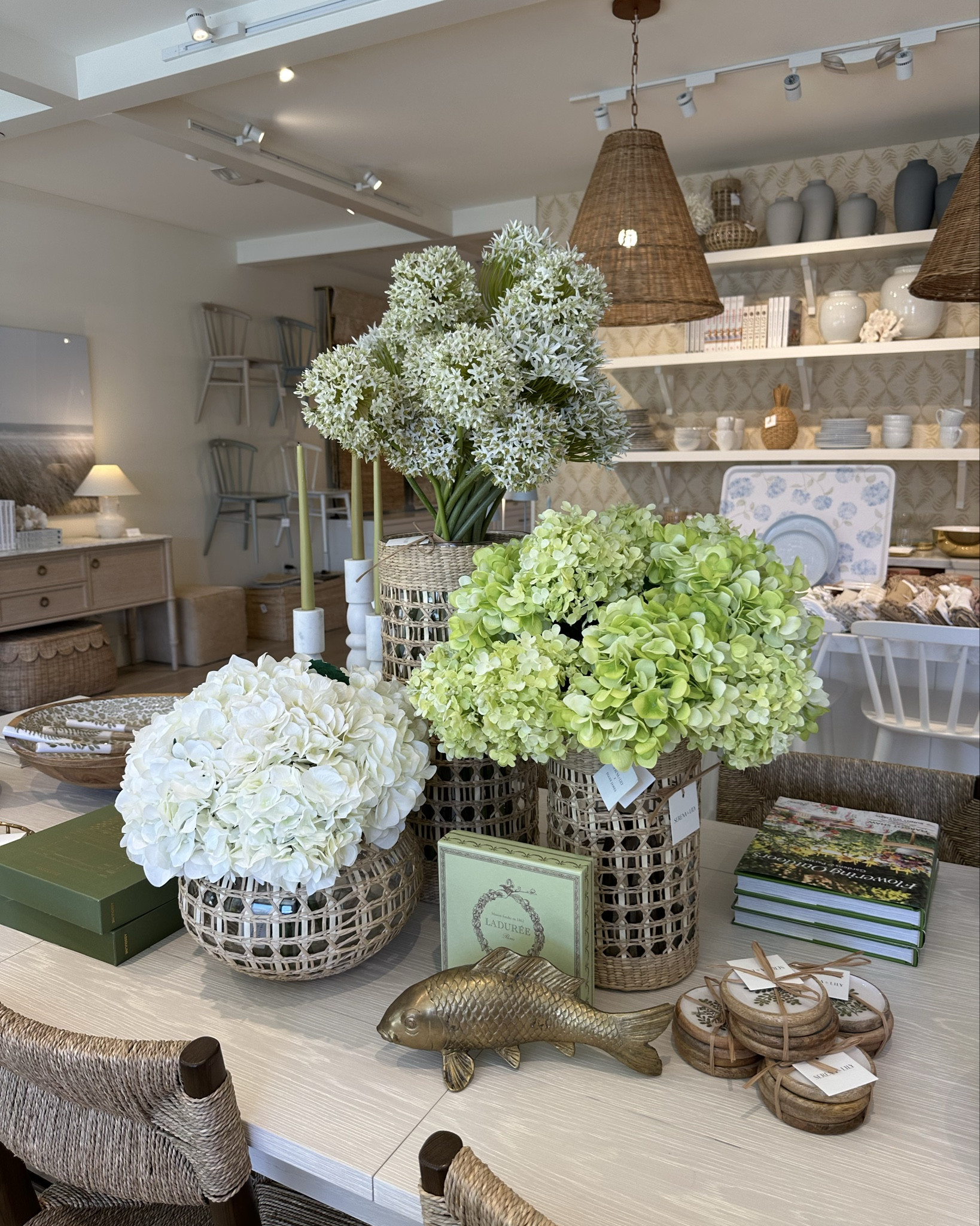 Serena & Lily have an amazing spring collection and the entire store is on sale! 🤍🌼