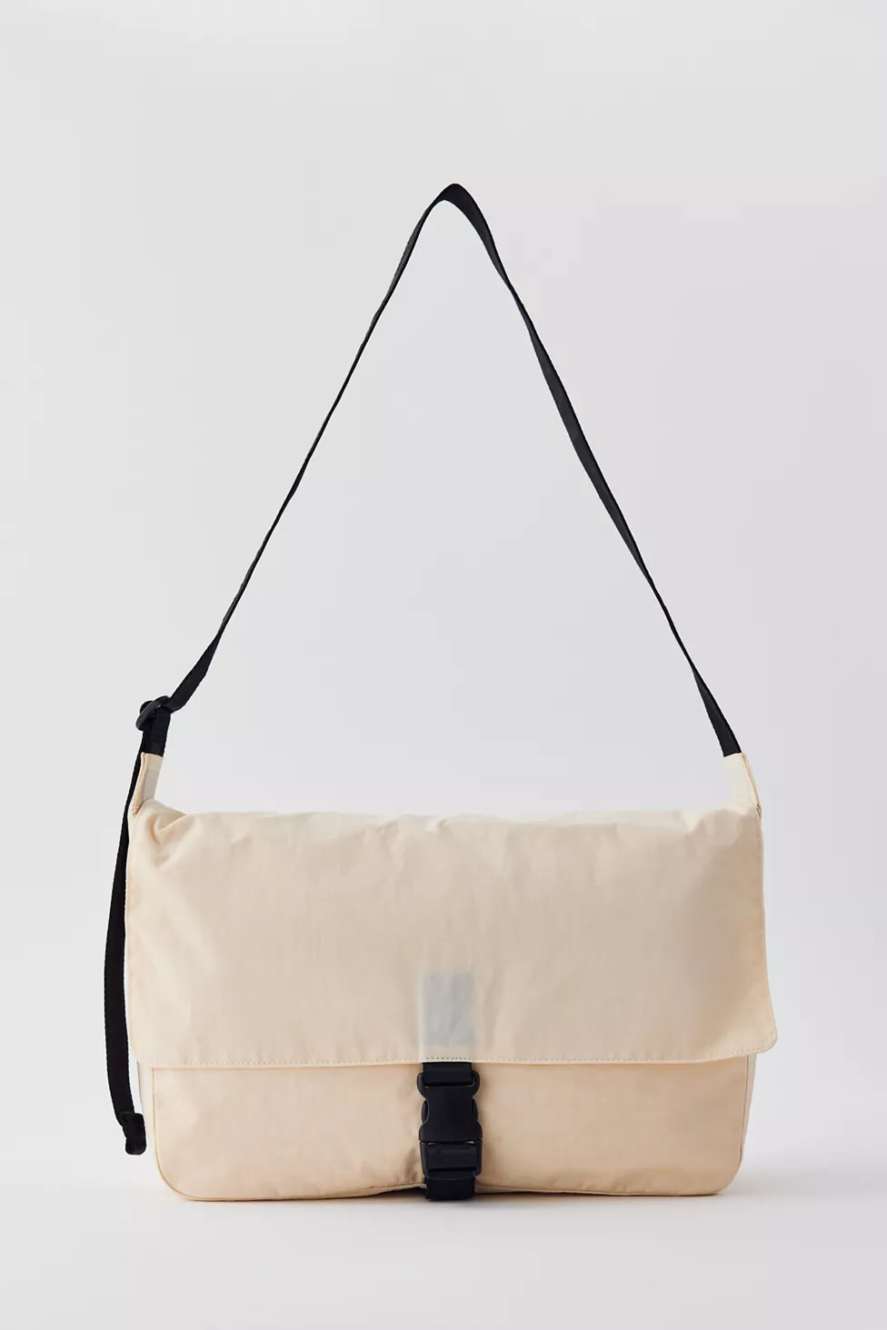 BAGGU Nylon Messenger Bag | Urban Outfitters (US and RoW)