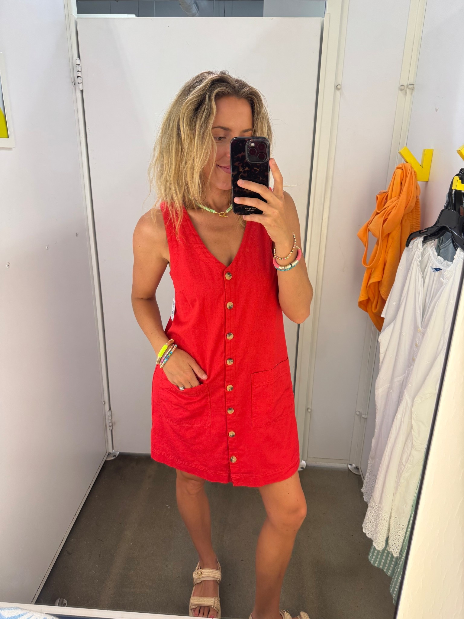 This kinda gave me Sézane vibes! Wearing size small, comfy & easy throw on dress 