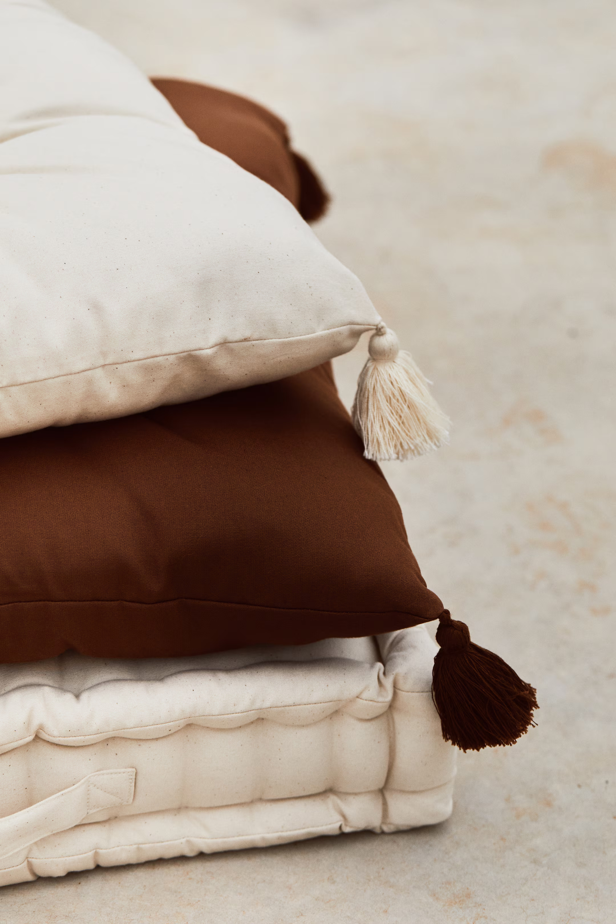 Outdoor Floor Cushion | H&M (US + CA)