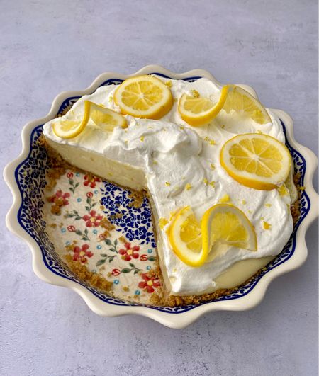 One of my favorite pie dishes and although I can’t find the exact one. I’ve found some amazing pie dishes & baking tools for making pies. 🥧 Do you like to bake? This 🍋 lemon pie 😋! It’s in this Joanna Gaines cookbook. 