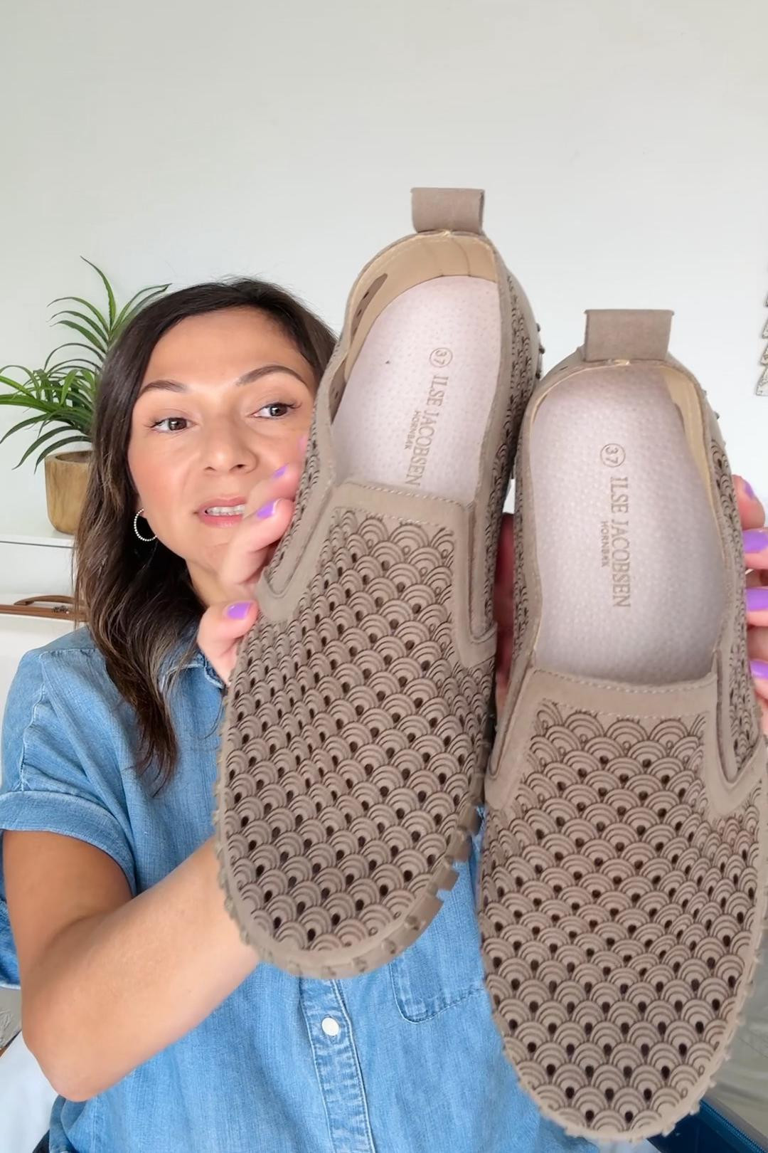 I’ve been on the hunt for an easy, throw-on-and-go shoe, and since the Ilse Jacobsen Tulip Slip-On Sneakers are a longtime favorite among TFG readers, I figured it was finally time to try them out when I saw them in the Nordstrom Anniversary Sale!

#comfortableshoes #travelshoes #summersneakers



#LTKSaleAlert #LTKShoeCrush