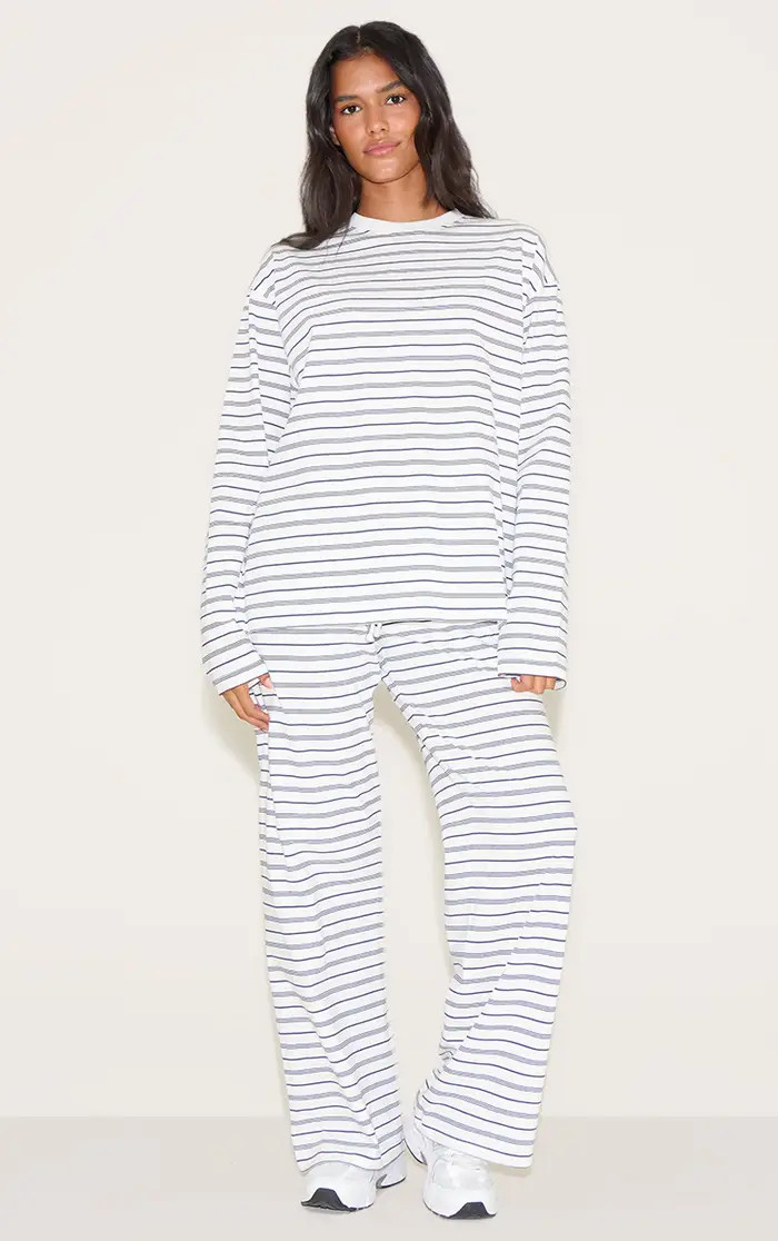 T-Shirts | Navy Striped Long Sleeved Top | PrettyLittleThing | PrettyLittleThing US