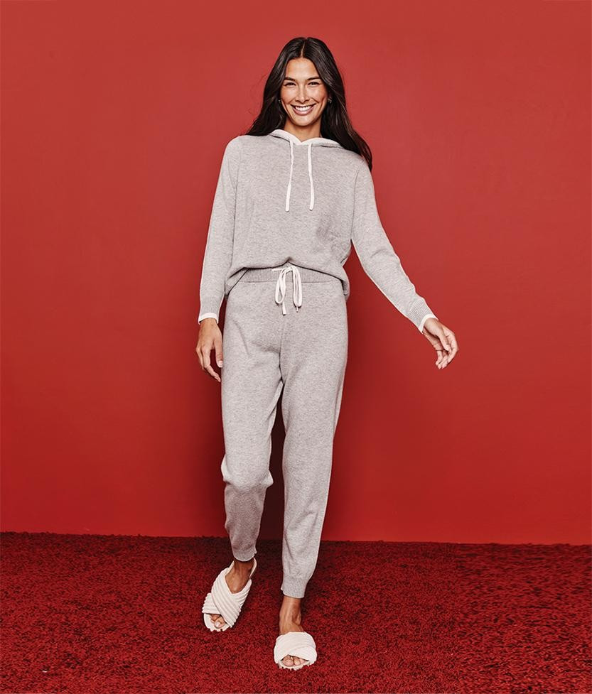 The Coziest Cashmere Blend Jogger 
            | 
              
              $95
              ... | SummerSalt