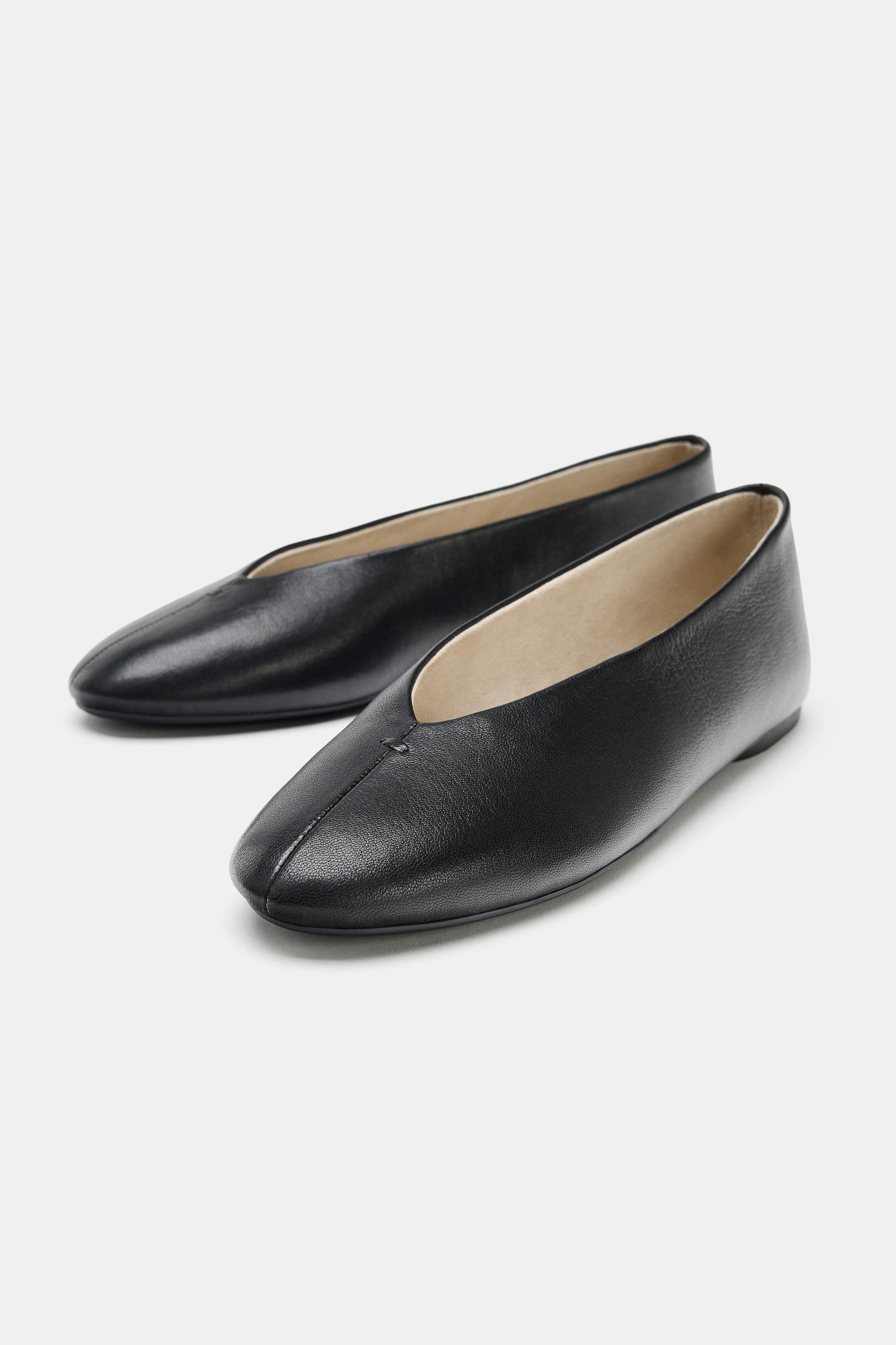 Gr\u00f6\u00dfe des Models: 178 cmBallerinas aus Leder mit V-Ausschnitt und runder Vorderkappe. S... | Zara US